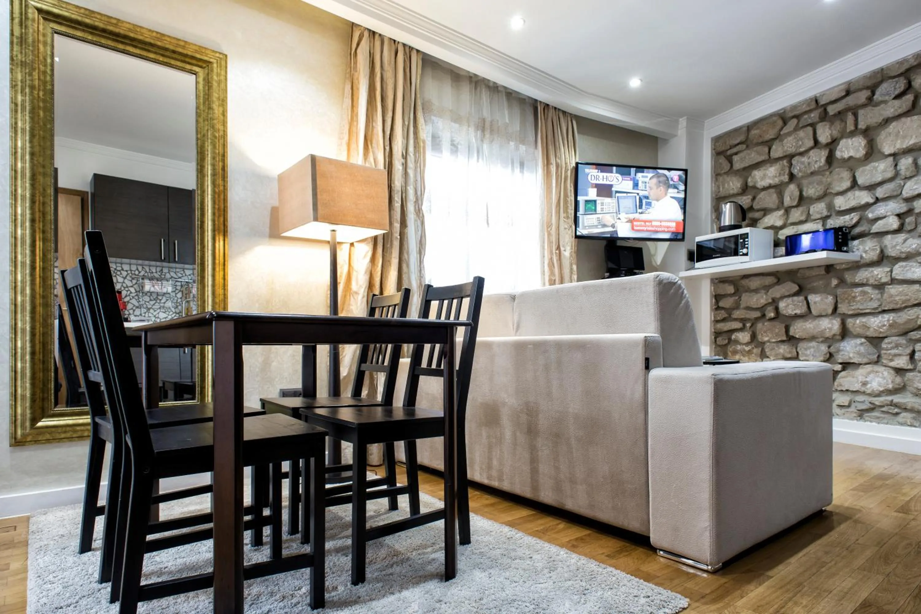 TV and multimedia in The Queen Luxury Apartments - Villa Liberty