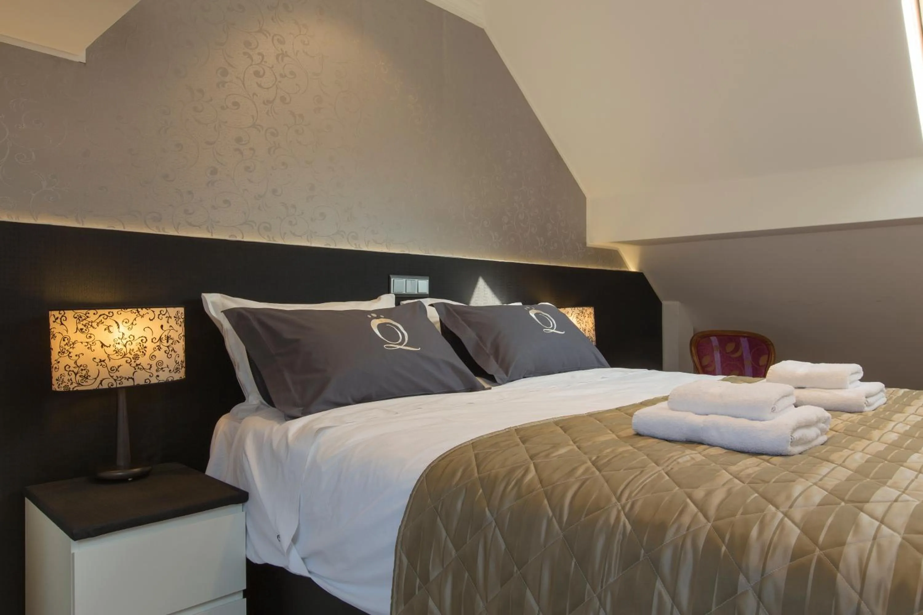 Bedroom, Bed in The Queen Luxury Apartments - Villa Liberty