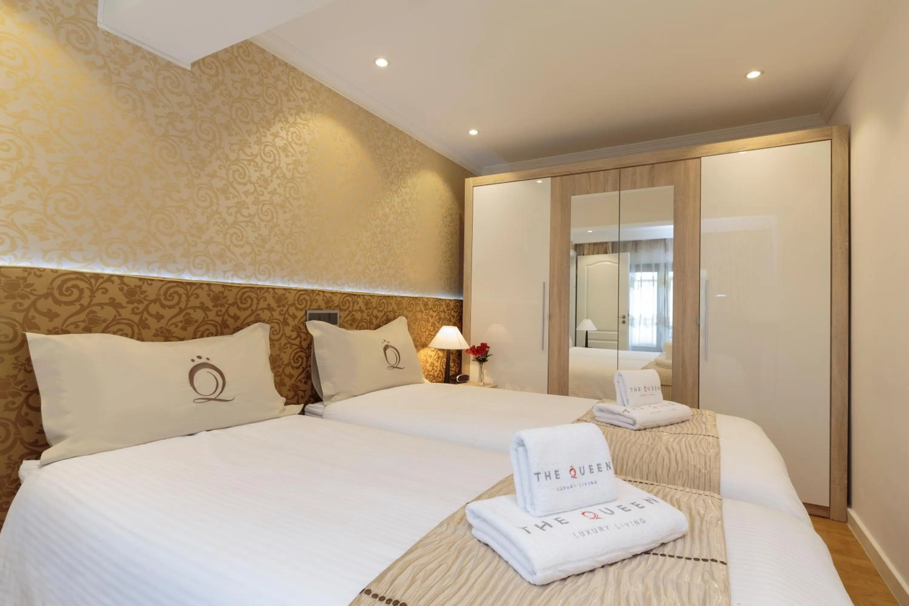 Bedroom, Bed in The Queen Luxury Apartments - Villa Liberty