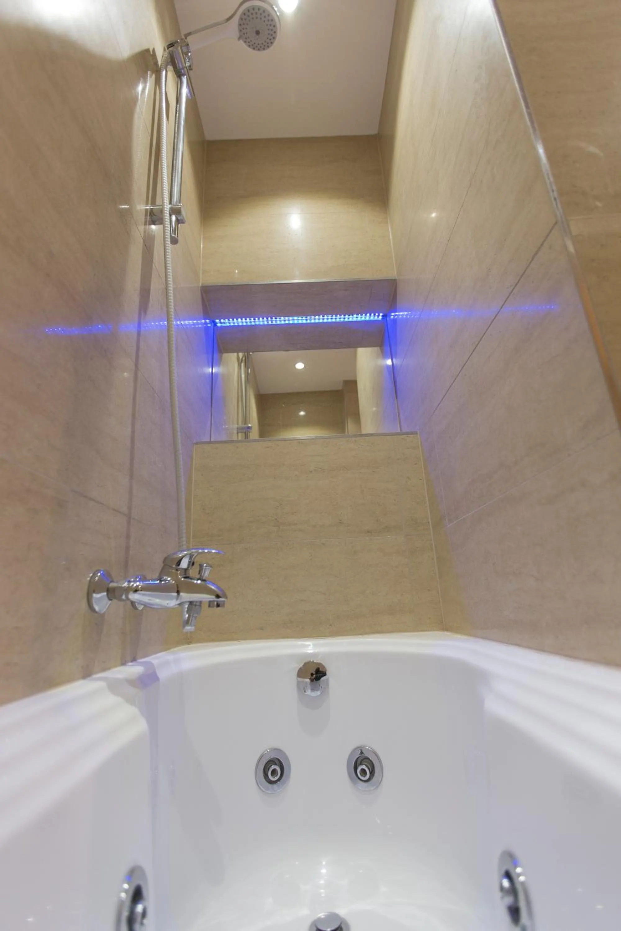 Hot Tub in The Queen Luxury Apartments - Villa Liberty