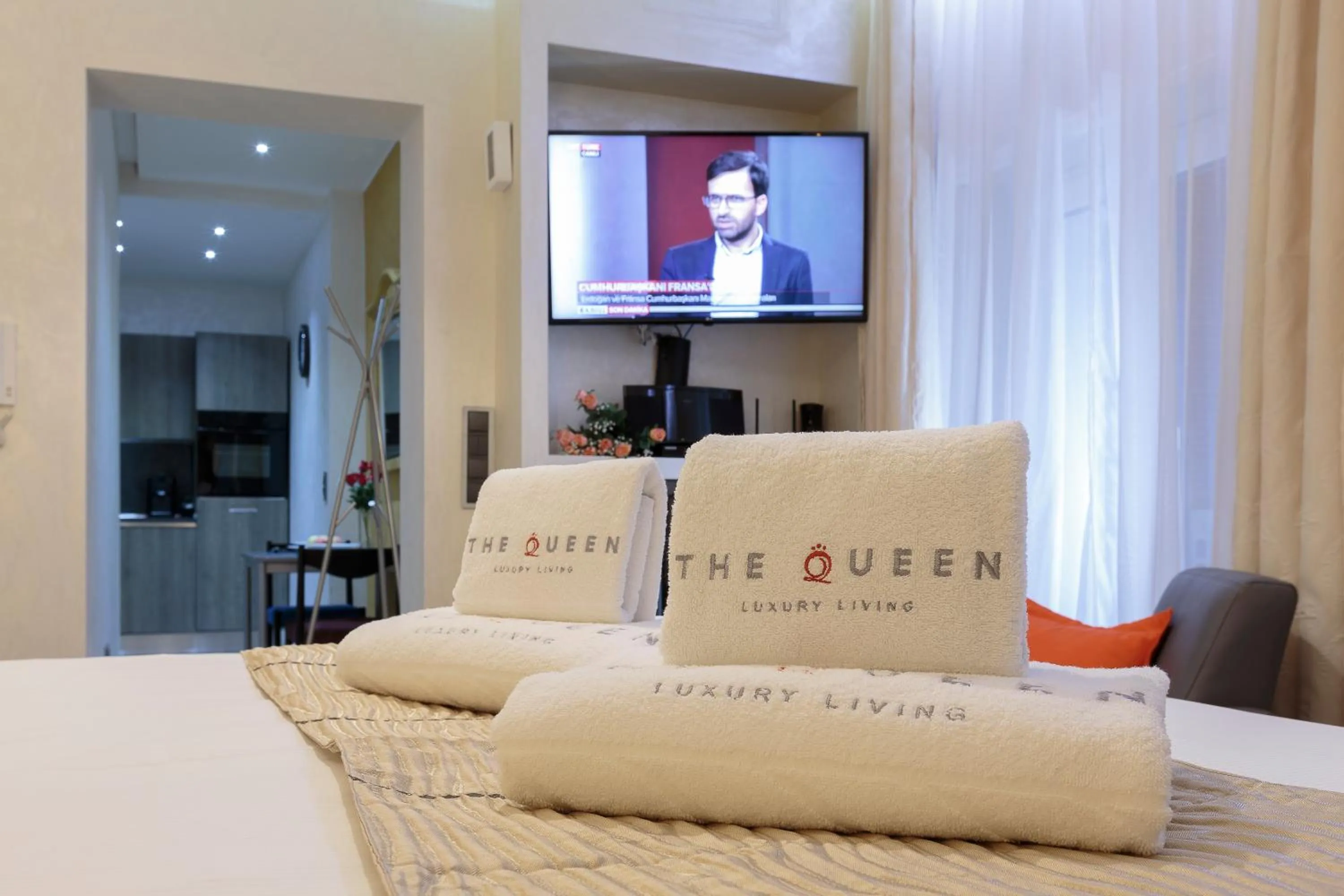 TV and multimedia, Bed in The Queen Luxury Apartments - Villa Liberty