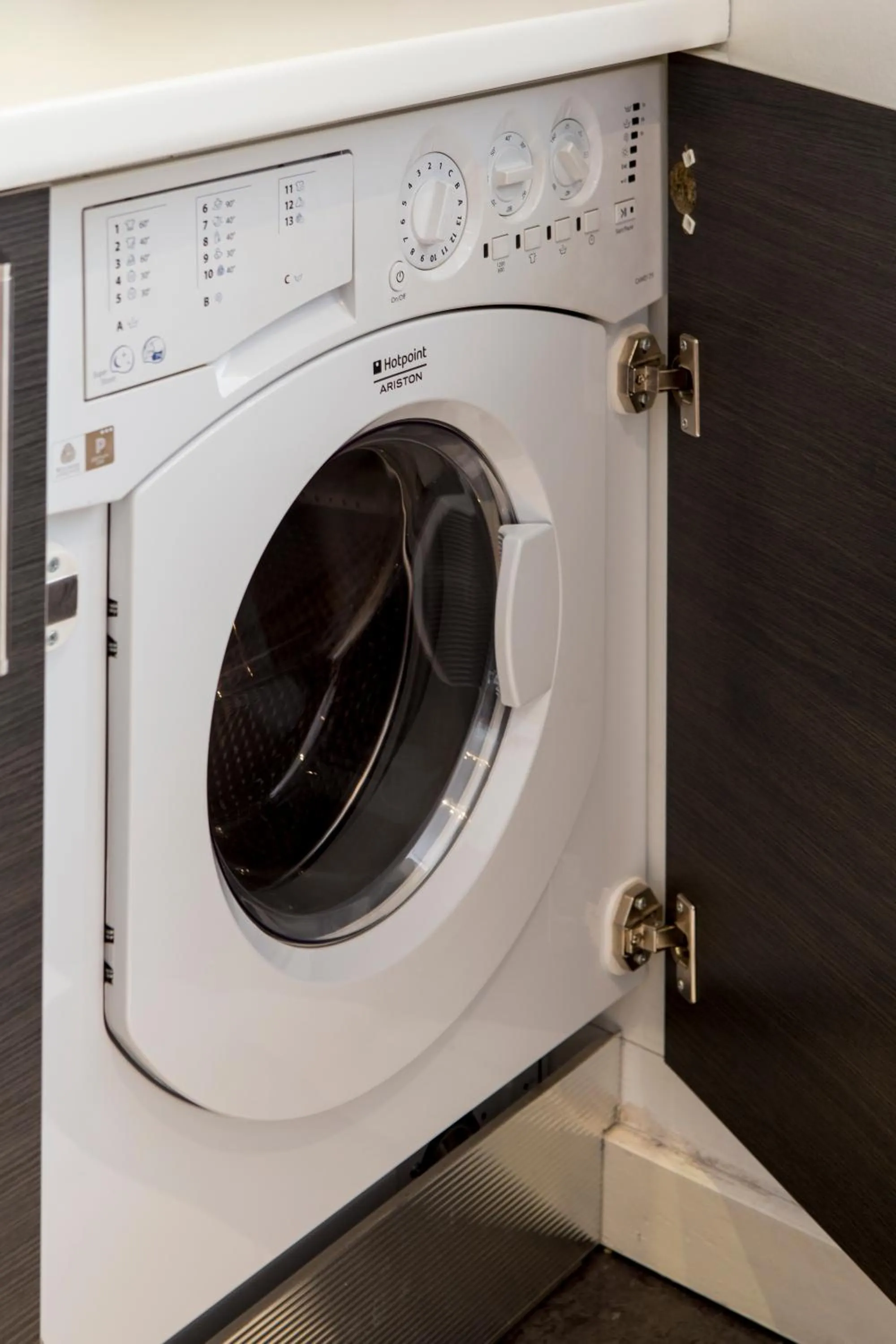 washing machine in The Queen Luxury Apartments - Villa Liberty