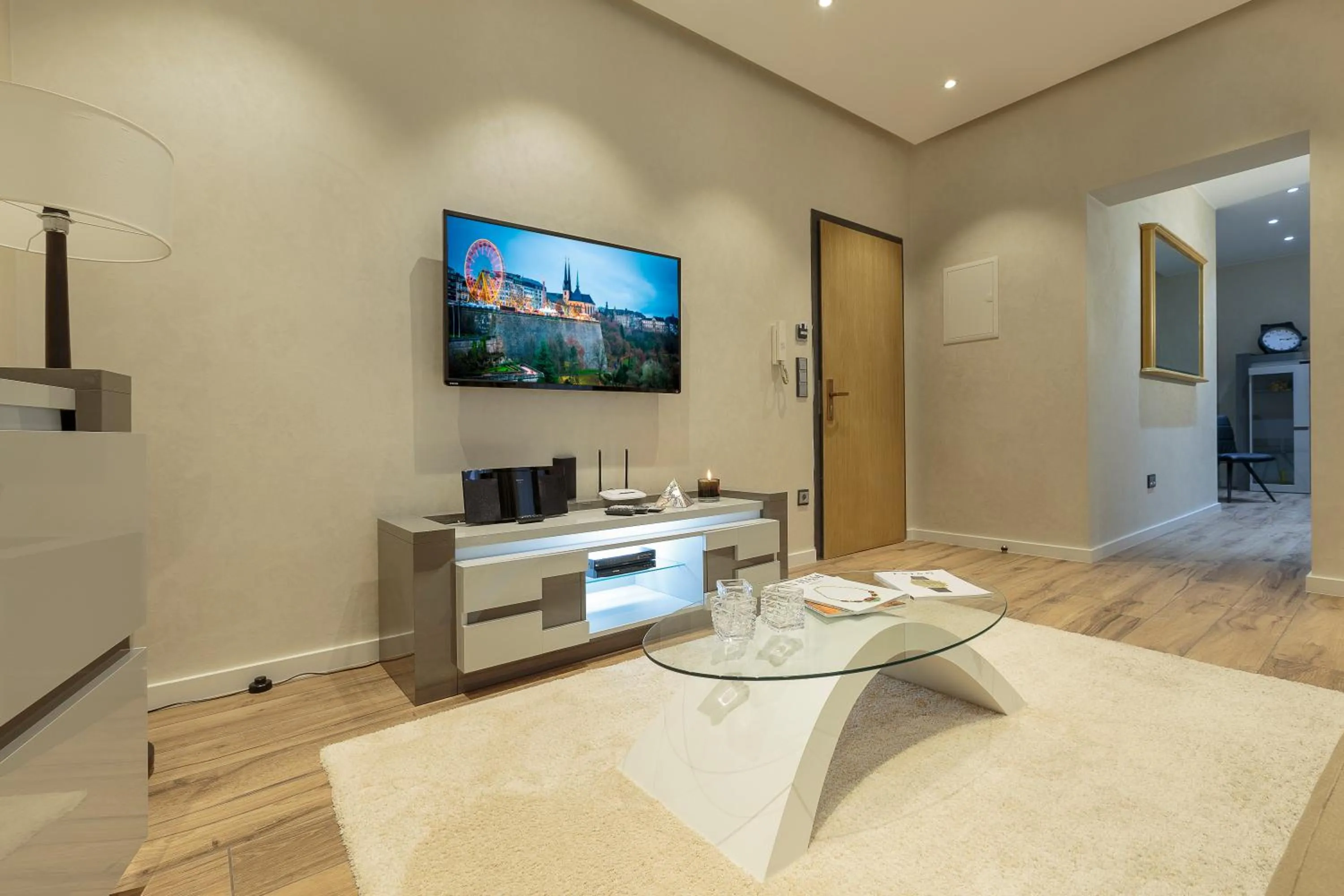 TV and multimedia in The Queen Luxury Apartments - Villa Liberty