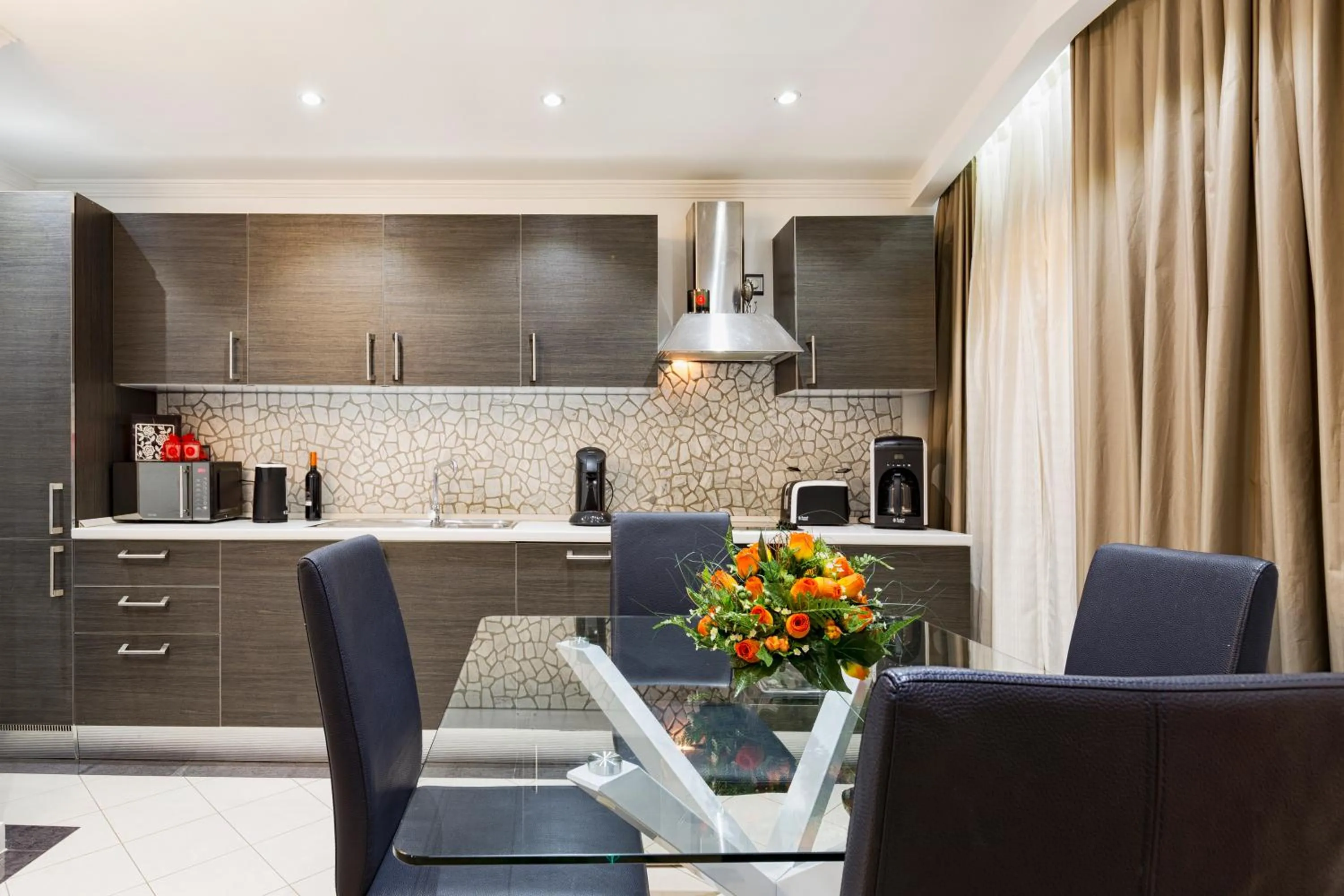 Kitchen or kitchenette in The Queen Luxury Apartments - Villa Liberty