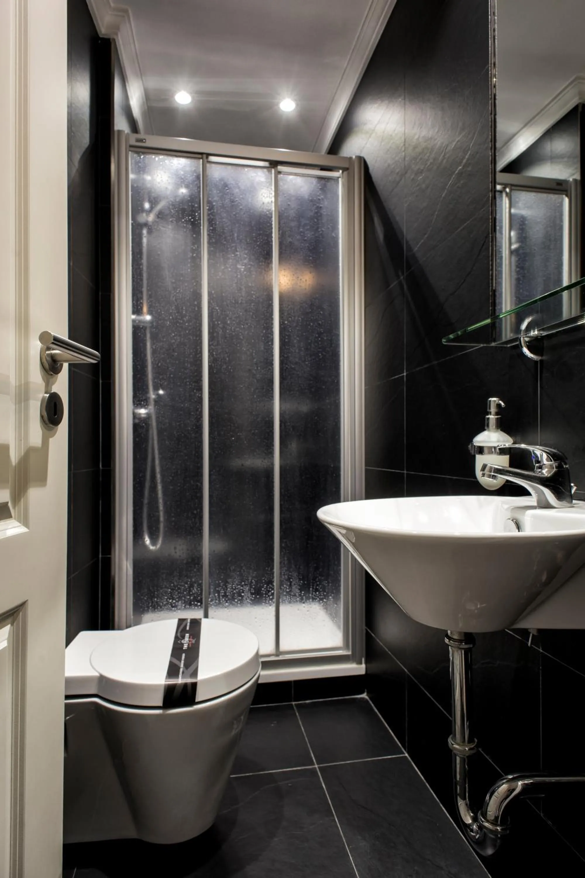 Shower in The Queen Luxury Apartments - Villa Liberty