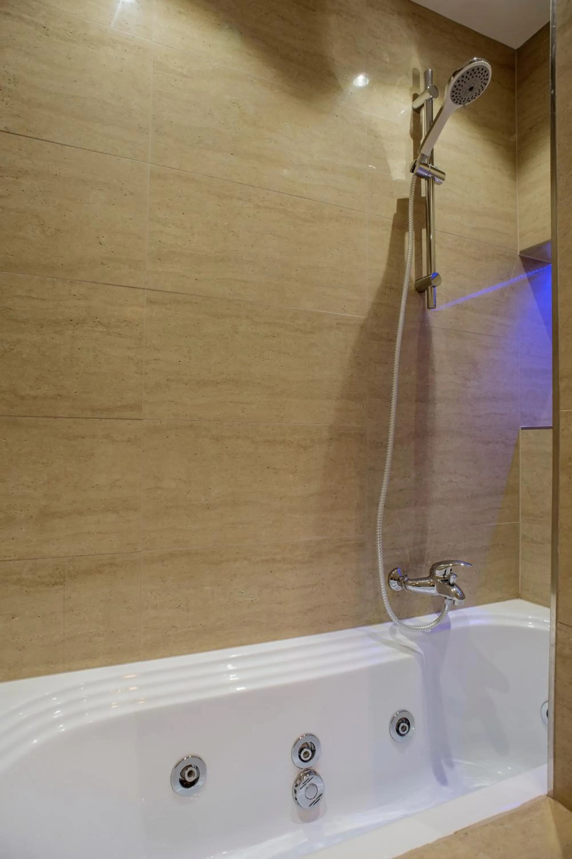 Bath in The Queen Luxury Apartments - Villa Liberty