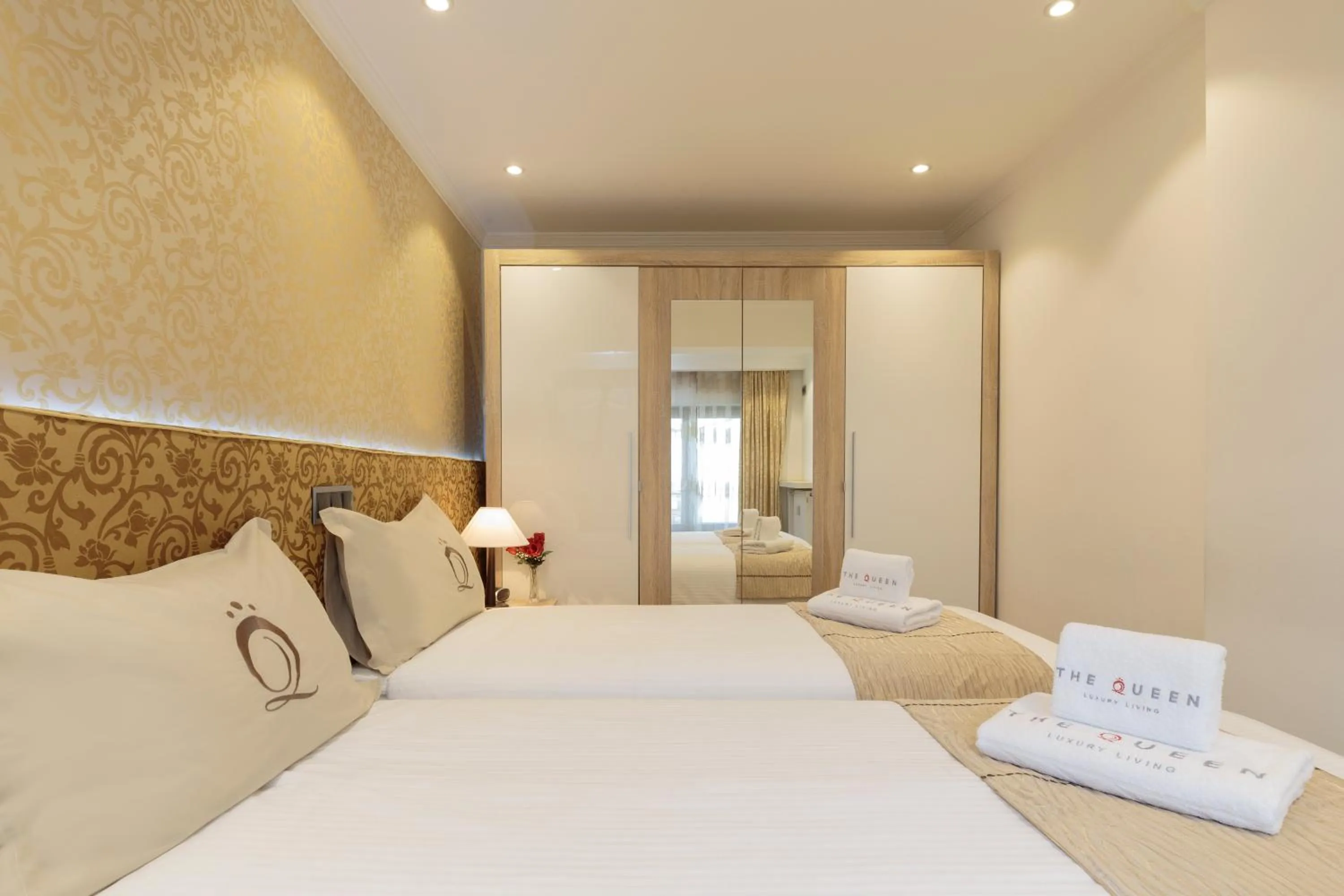 Bedroom, Bed in The Queen Luxury Apartments - Villa Liberty