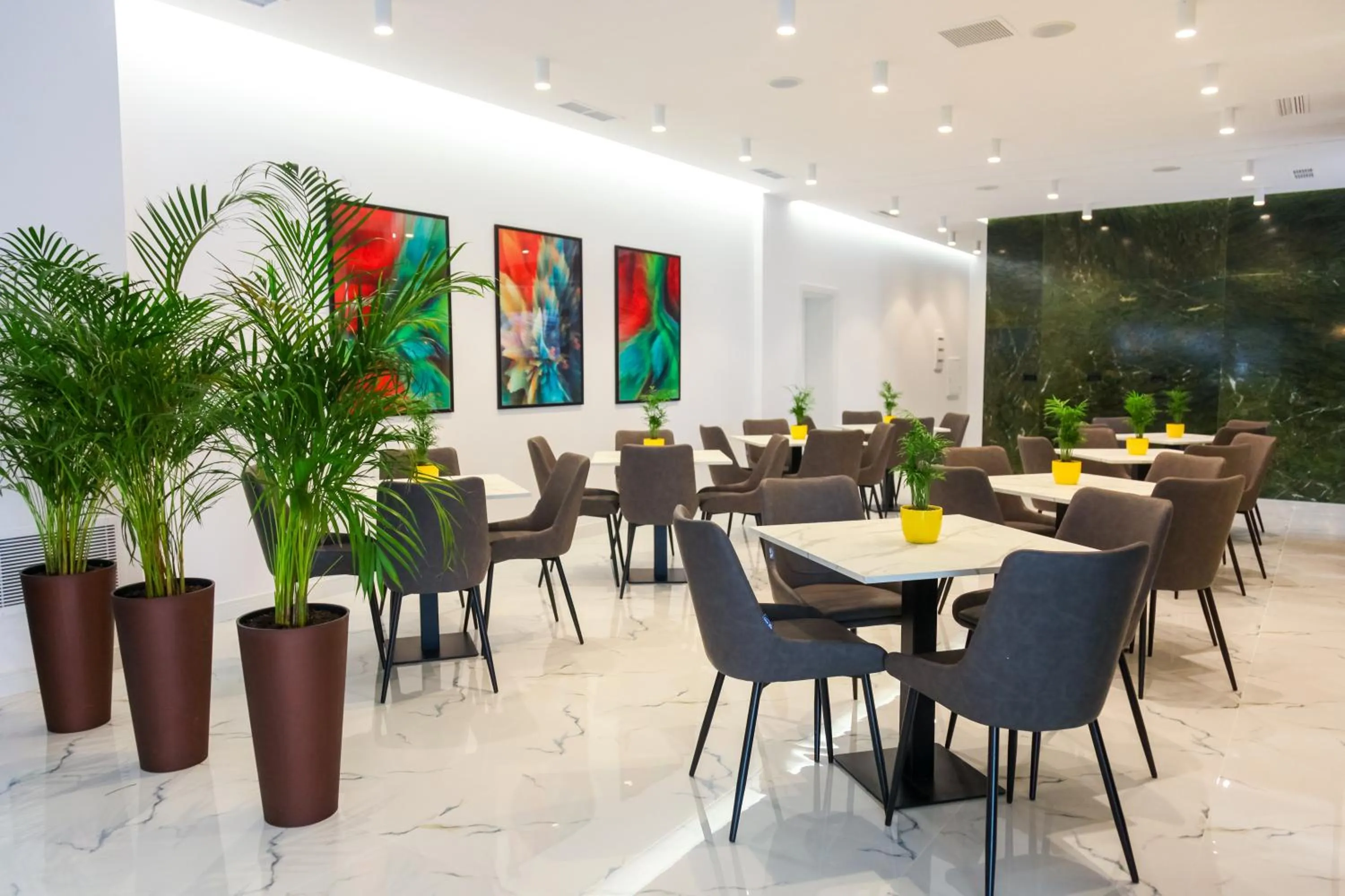 Restaurant/places to eat in N Hotel BY NOSHI