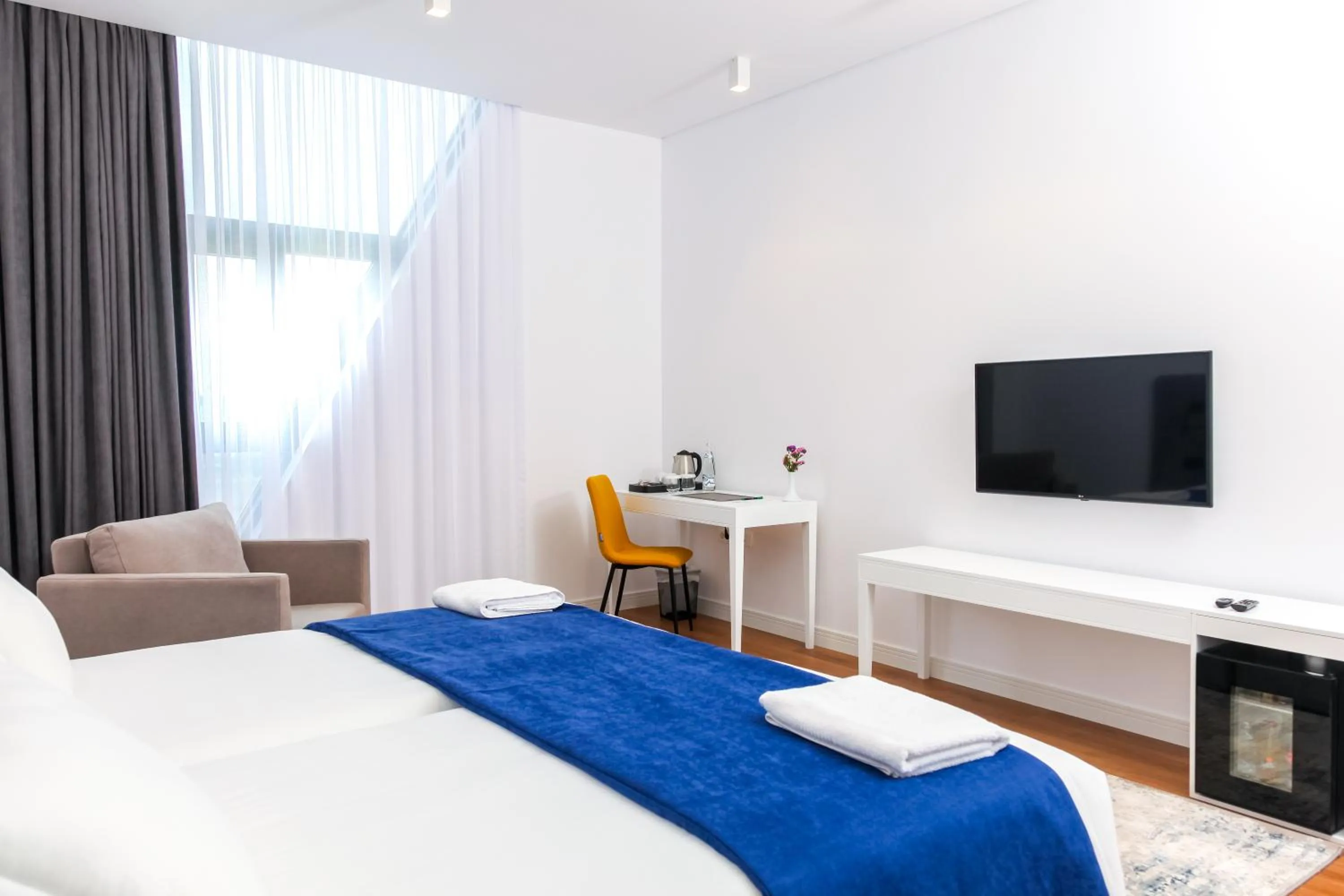 Communal lounge/ TV room, Bed in N Hotel BY NOSHI