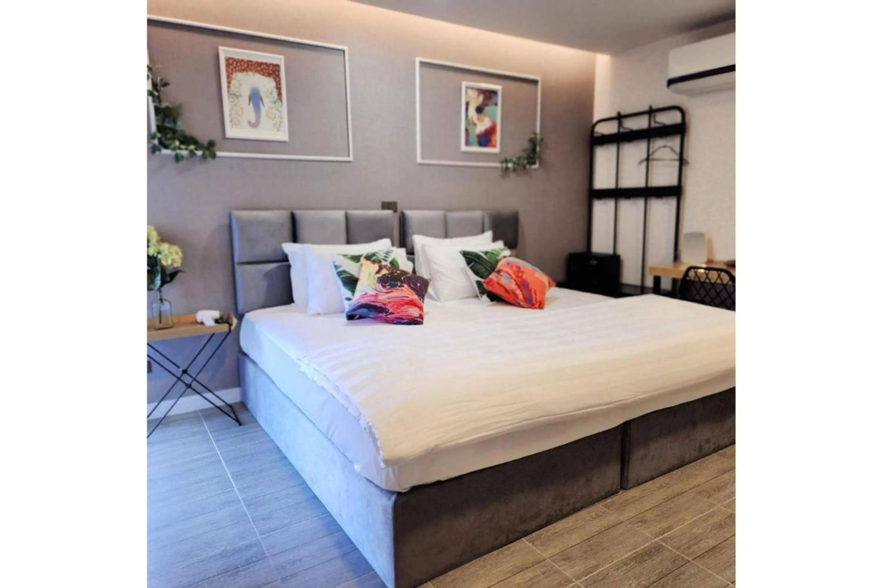 Bedroom, Bed in Capital O 75422 Million Pillows