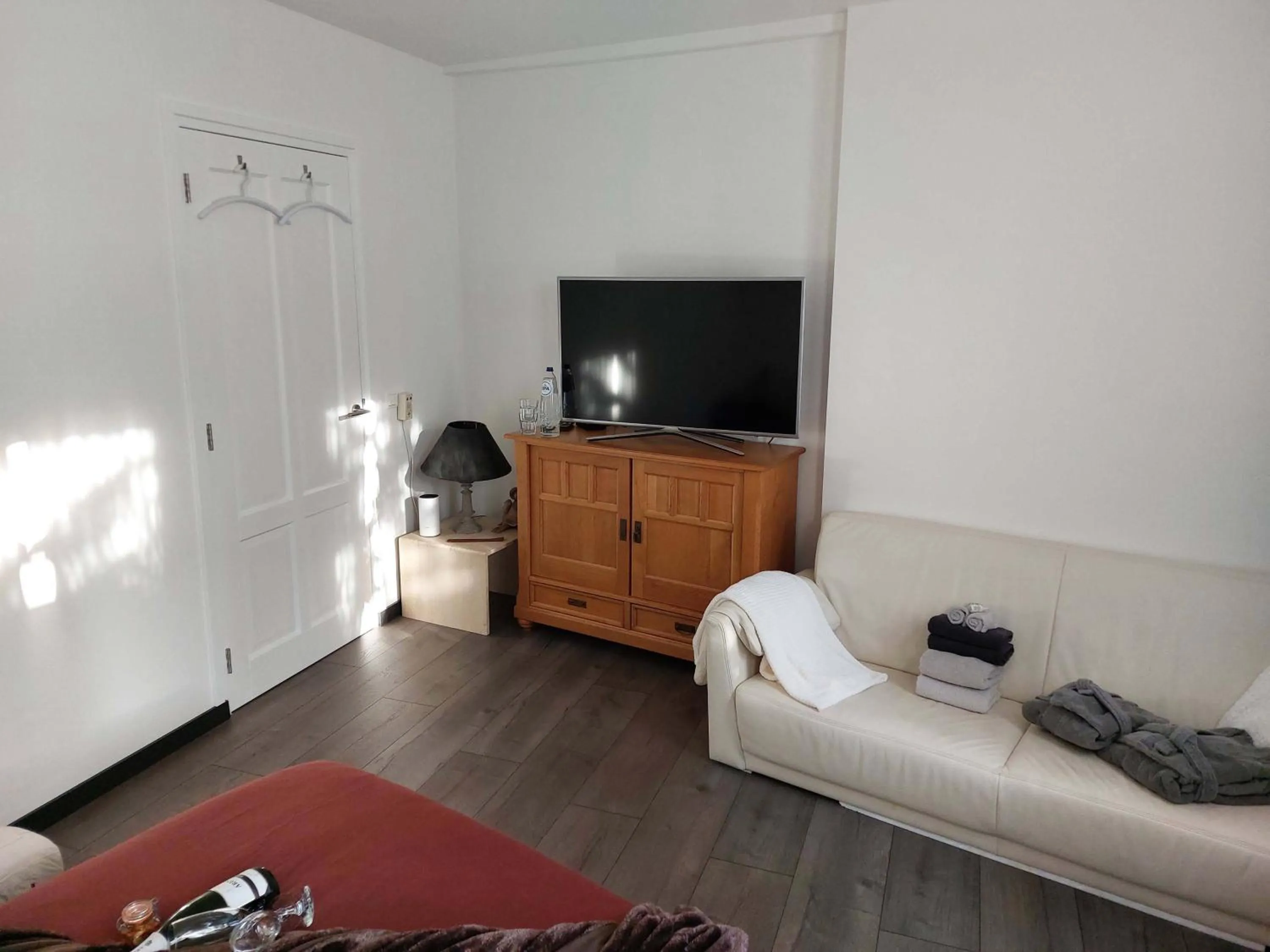 Communal lounge/ TV room in Vida Verde