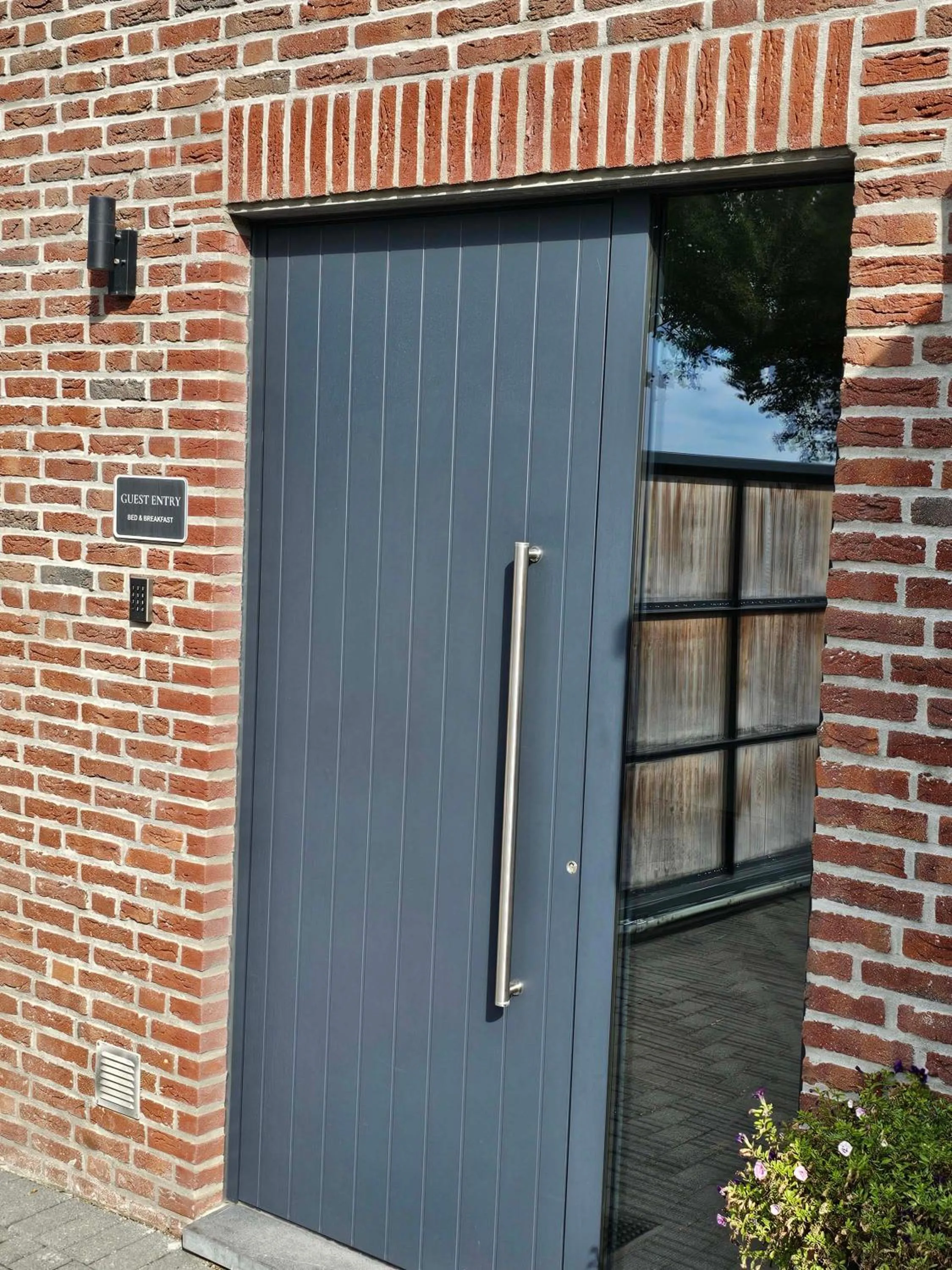 Facade/entrance in Vida Verde