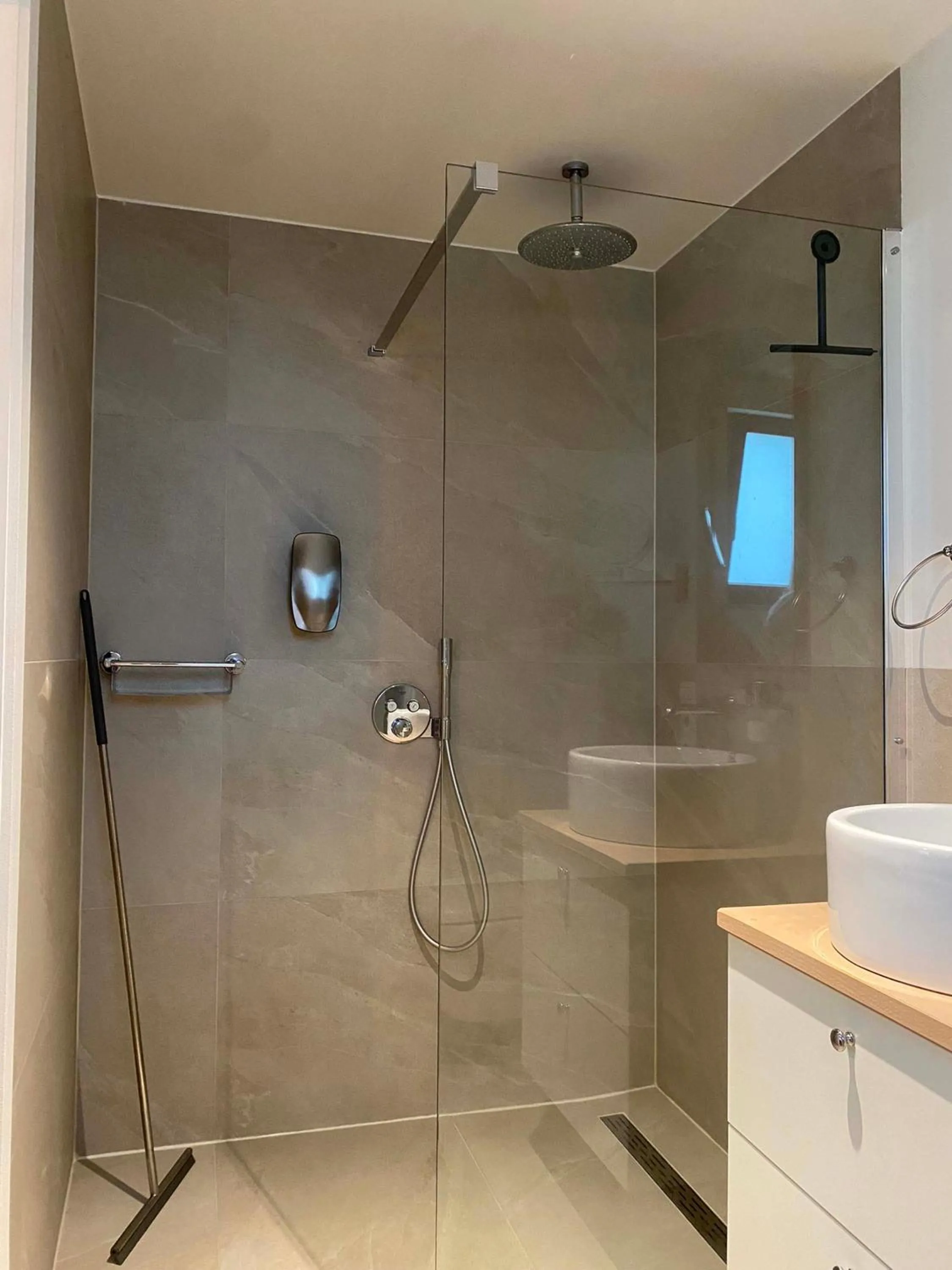 Shower in Vida Verde