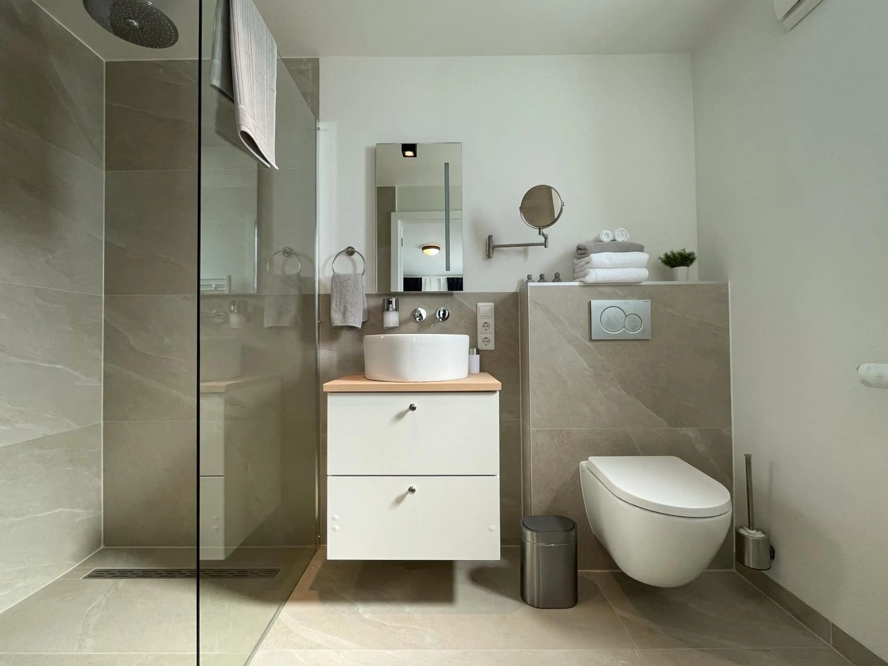 Shower in Vida Verde