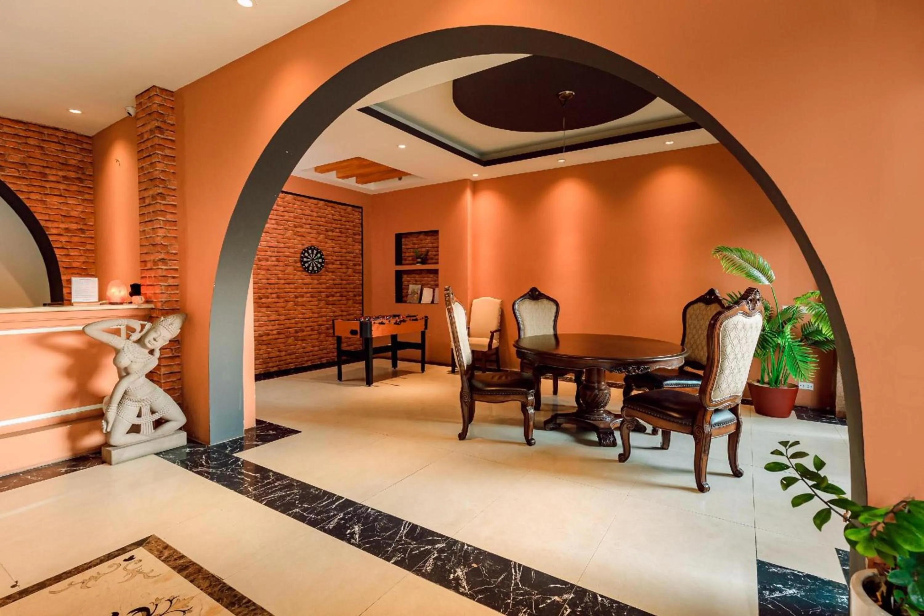 Lobby or reception in Super OYO Capital O 1173 Le Grand Hanoi Hotel - The Ruby