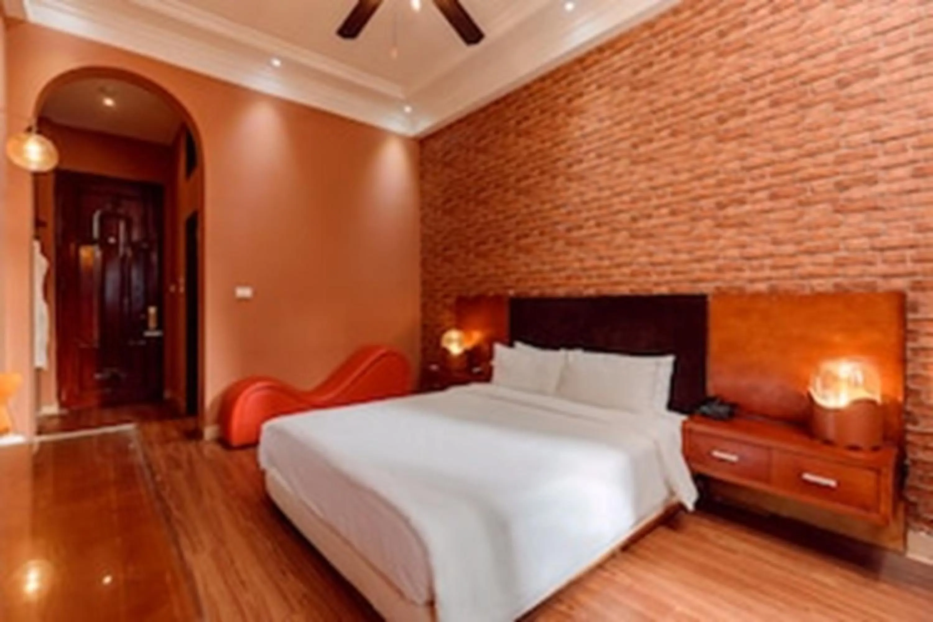 Photo of the whole room, Bed in Super OYO Capital O 1173 Le Grand Hanoi Hotel - The Ruby