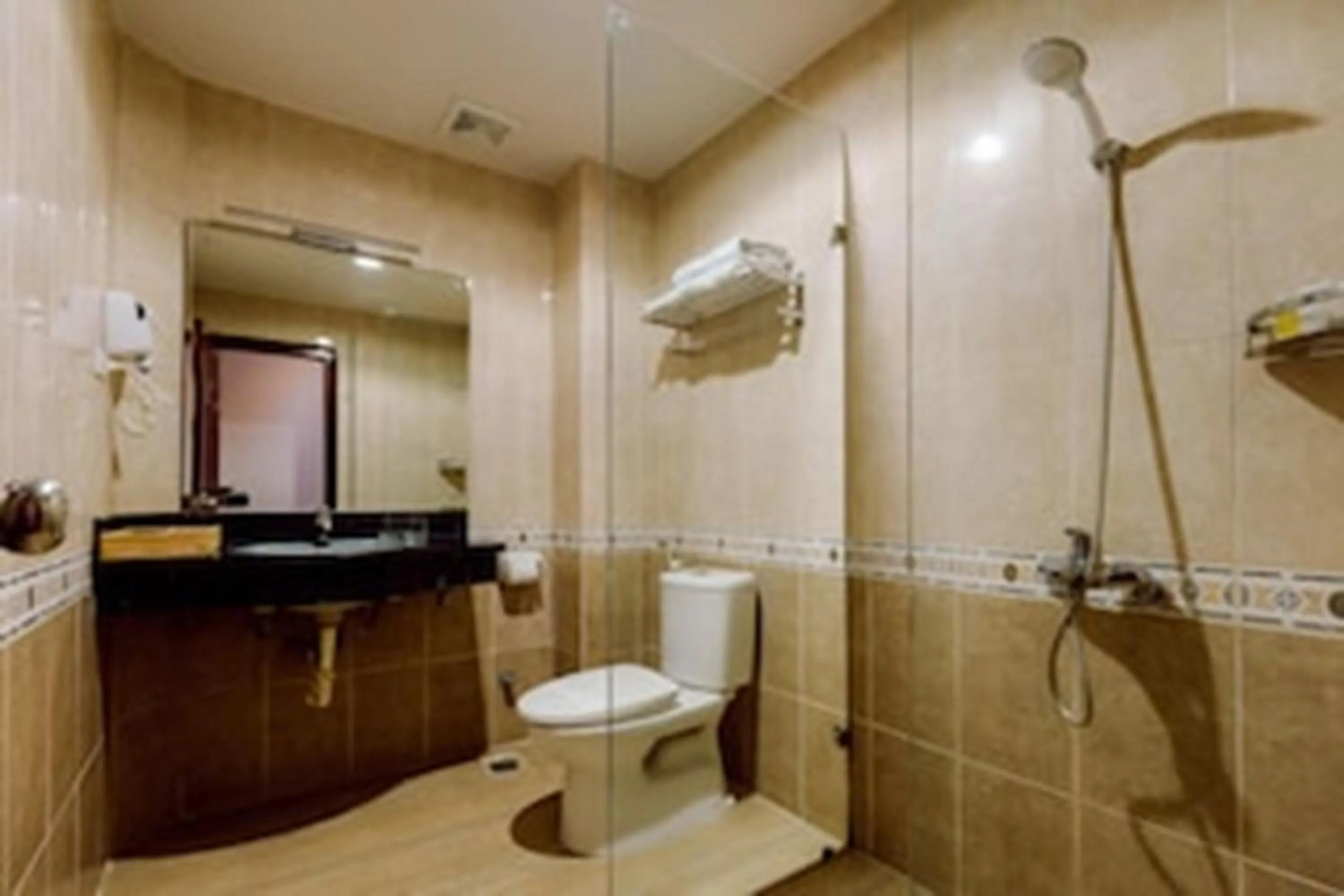 Bathroom in Super OYO Capital O 1173 Le Grand Hanoi Hotel - The Ruby