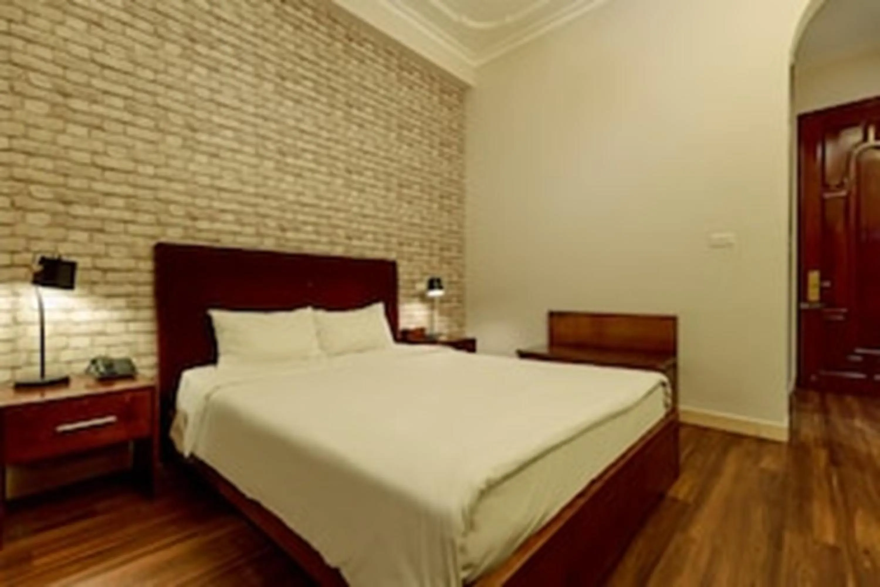 Photo of the whole room, Bed in Super OYO Capital O 1173 Le Grand Hanoi Hotel - The Ruby