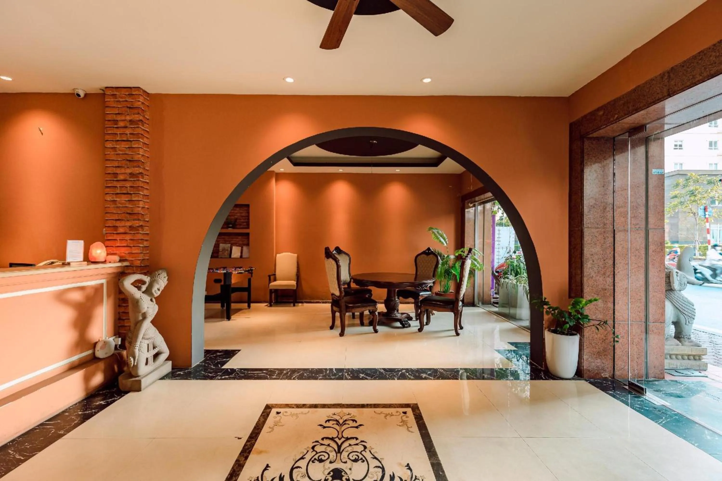 Lobby or reception in Super OYO Capital O 1173 Le Grand Hanoi Hotel - The Ruby