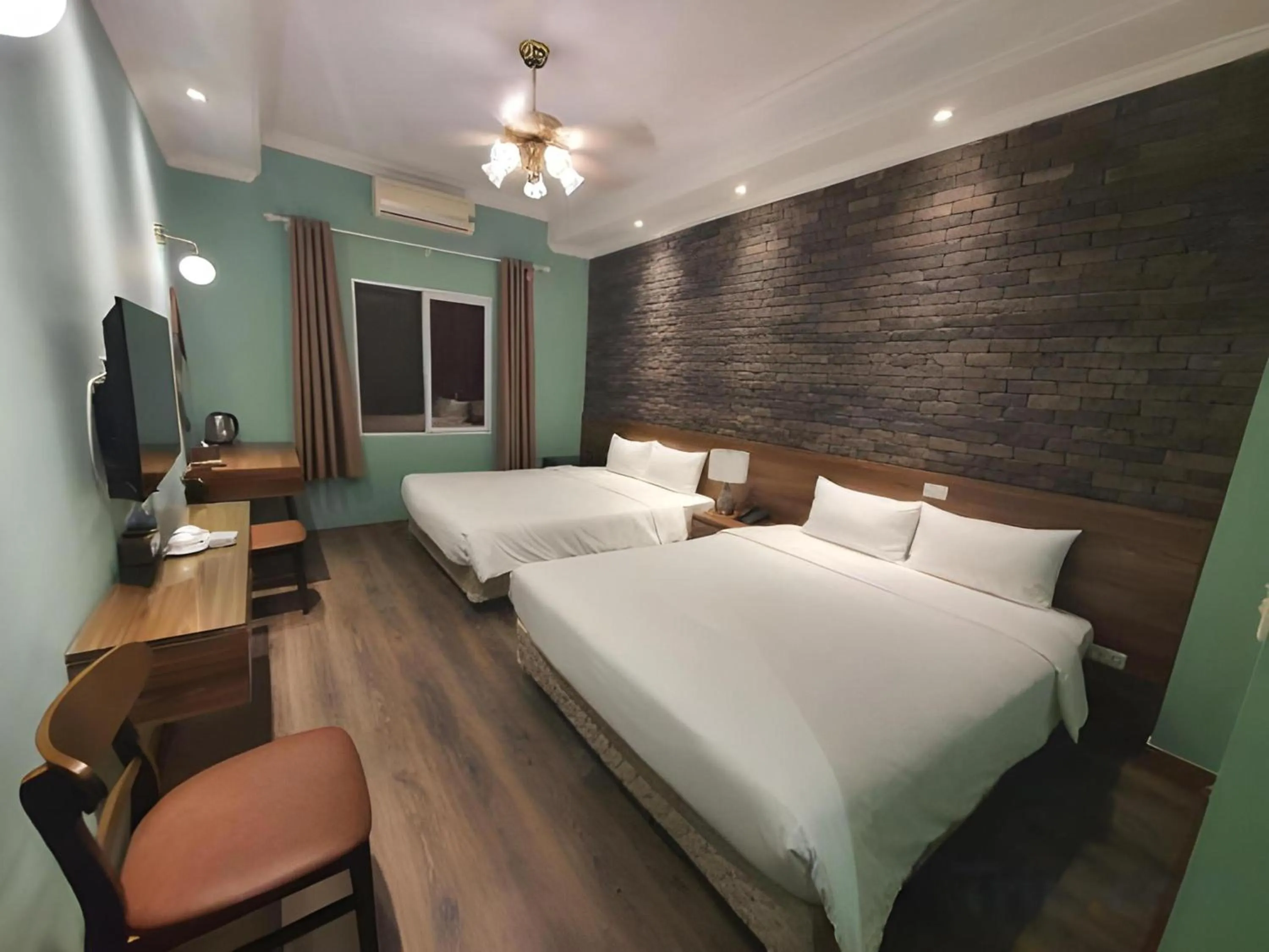 Photo of the whole room, Bed in Super OYO Capital O 1173 Le Grand Hanoi Hotel - The Ruby
