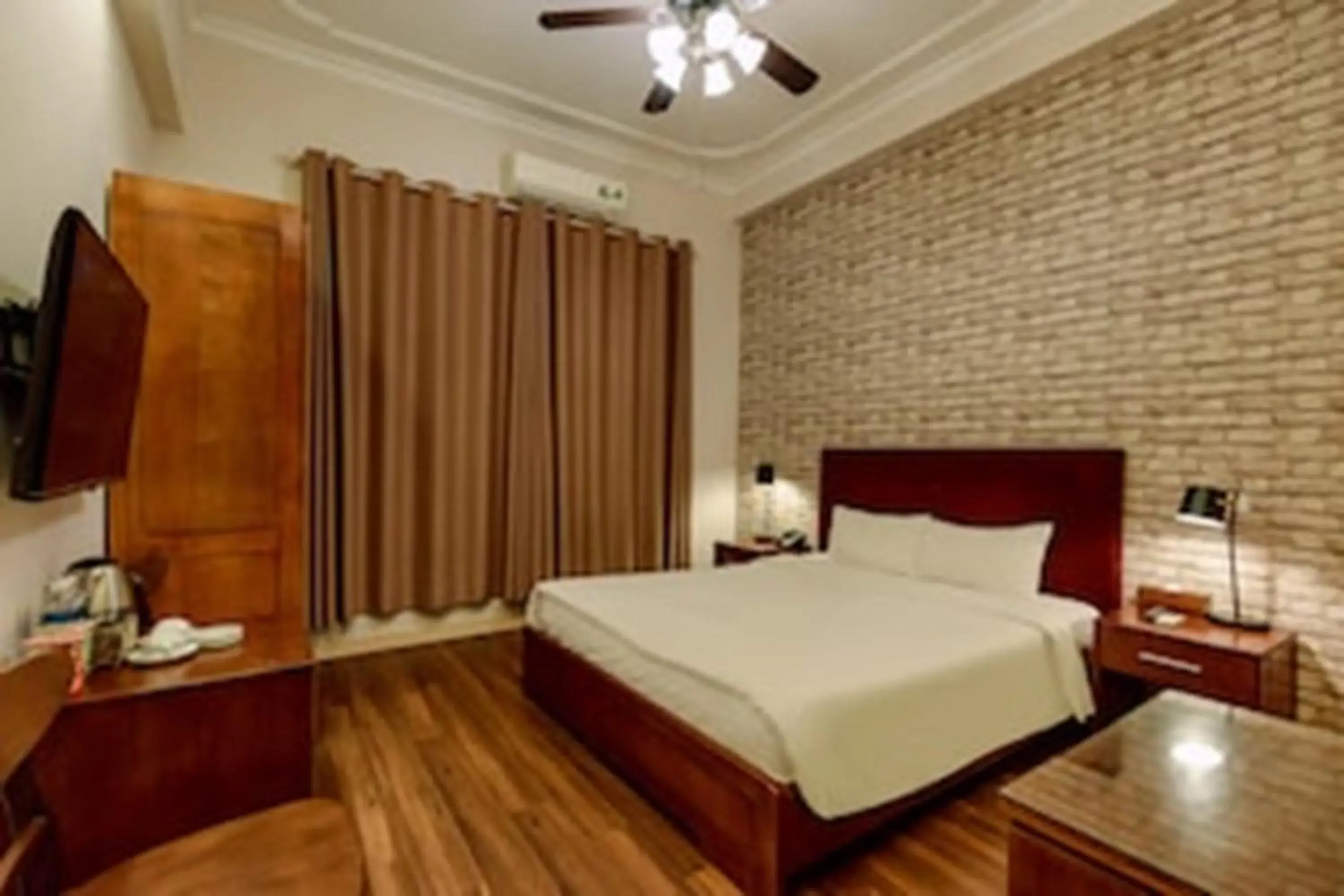 Standard Double Room in Super OYO Capital O 1173 Le Grand Hanoi Hotel - The Ruby Standard Double Room in Super OYO Capital O 1173 Le Grand Hanoi Hotel - The Ruby