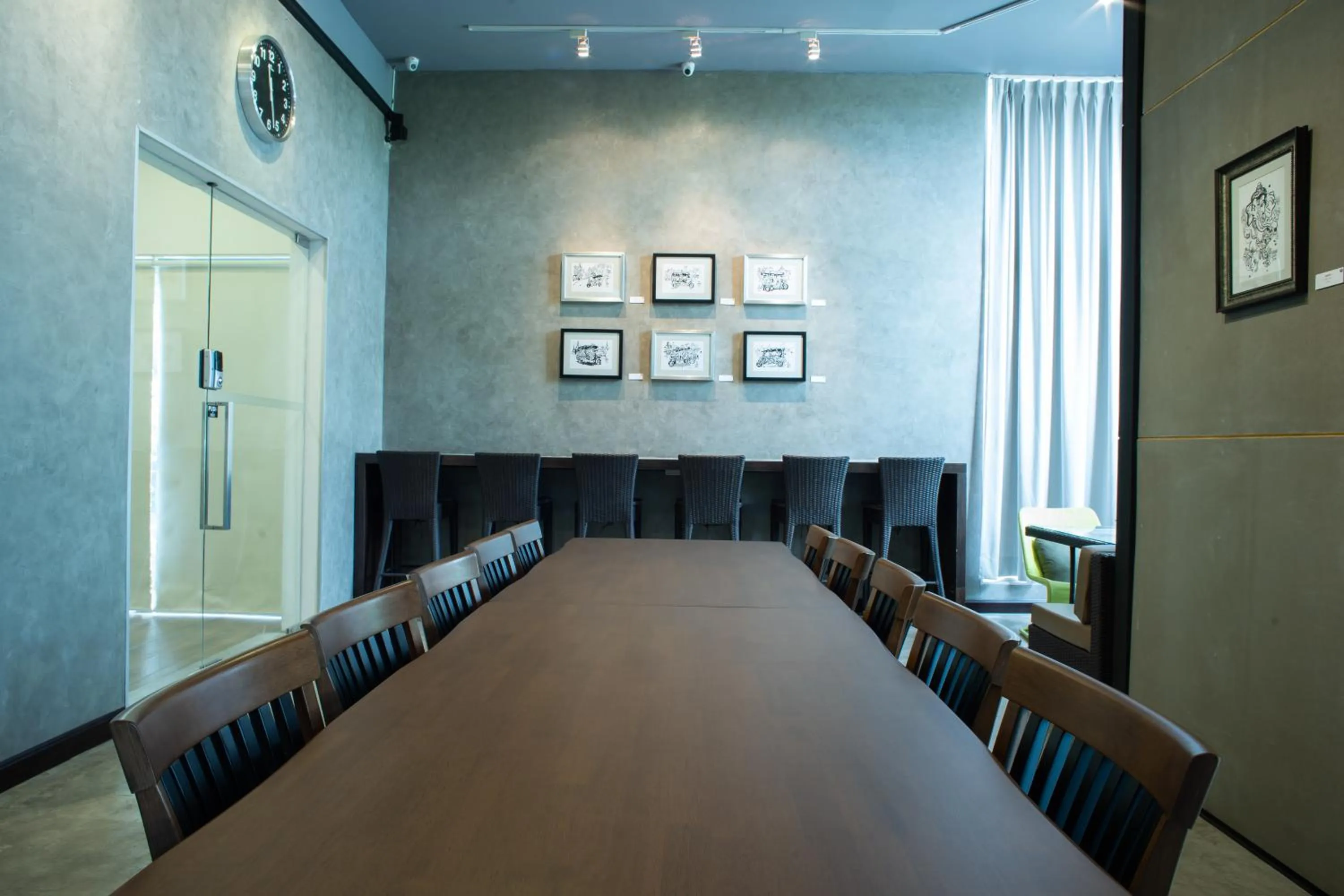 Communal lounge/ TV room in Third Rock Hostel