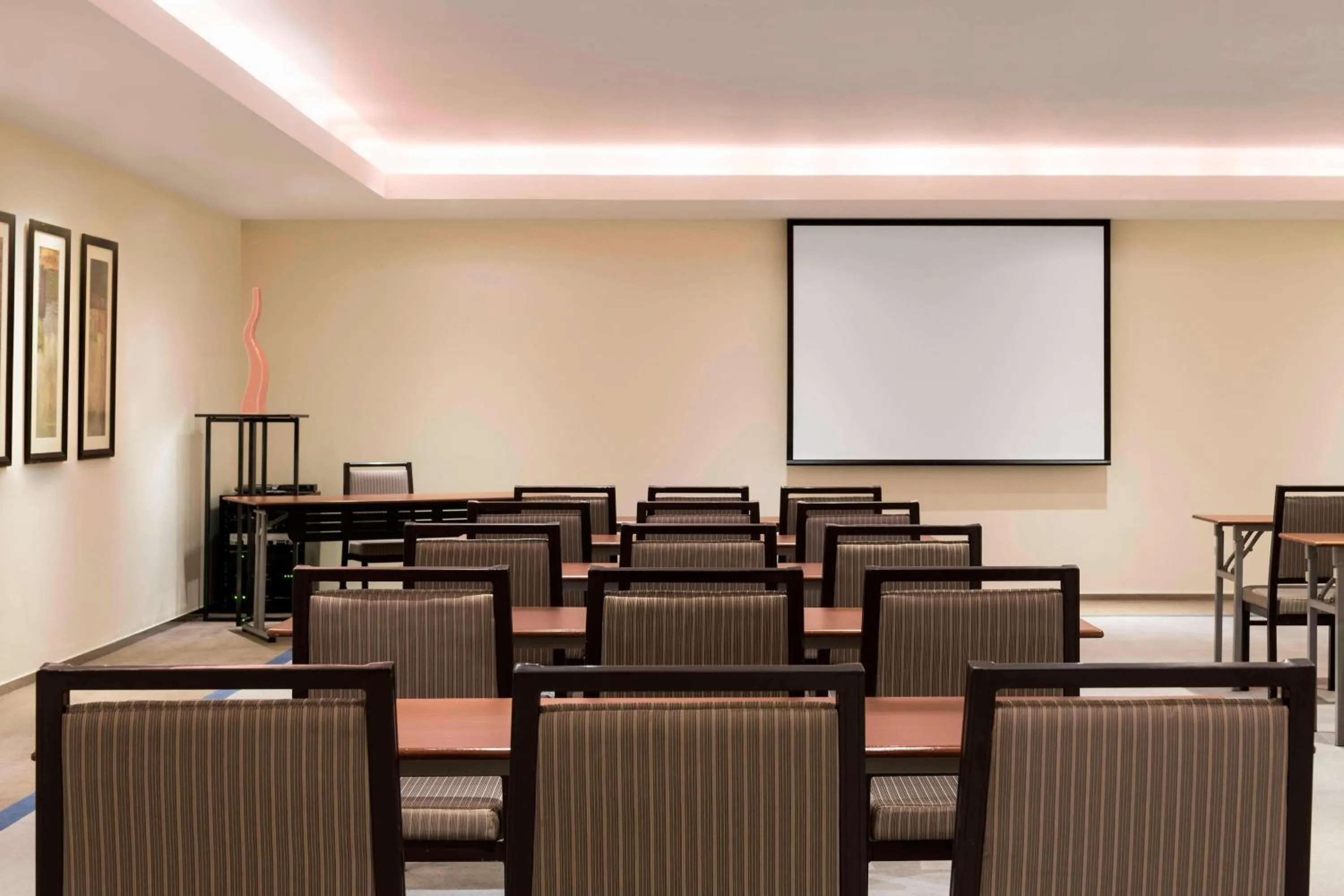 Meeting/conference room in The Westin Dubai Mina Seyahi Beach Resort and Waterpark