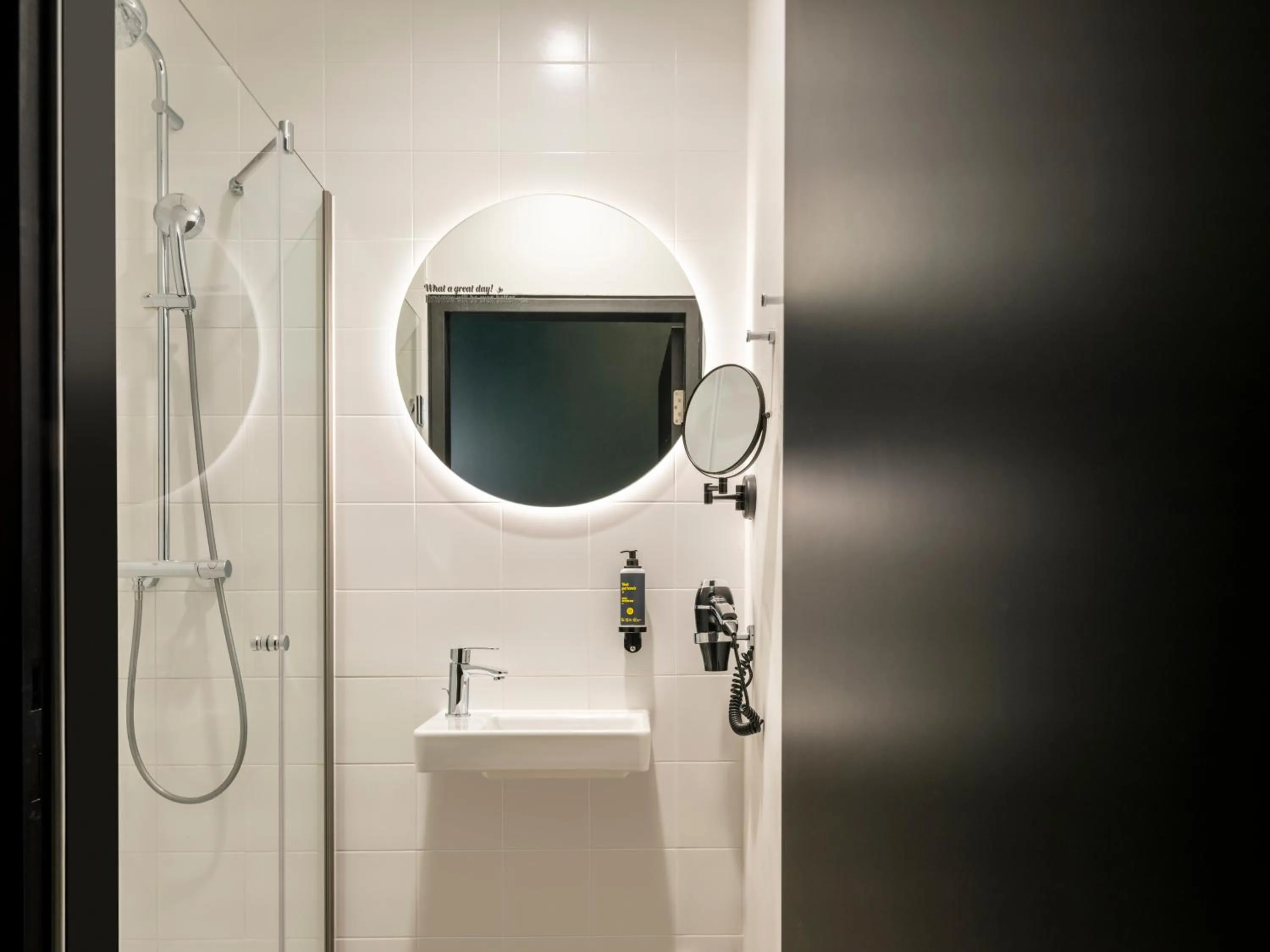 Shower in JO&JOE Vienna