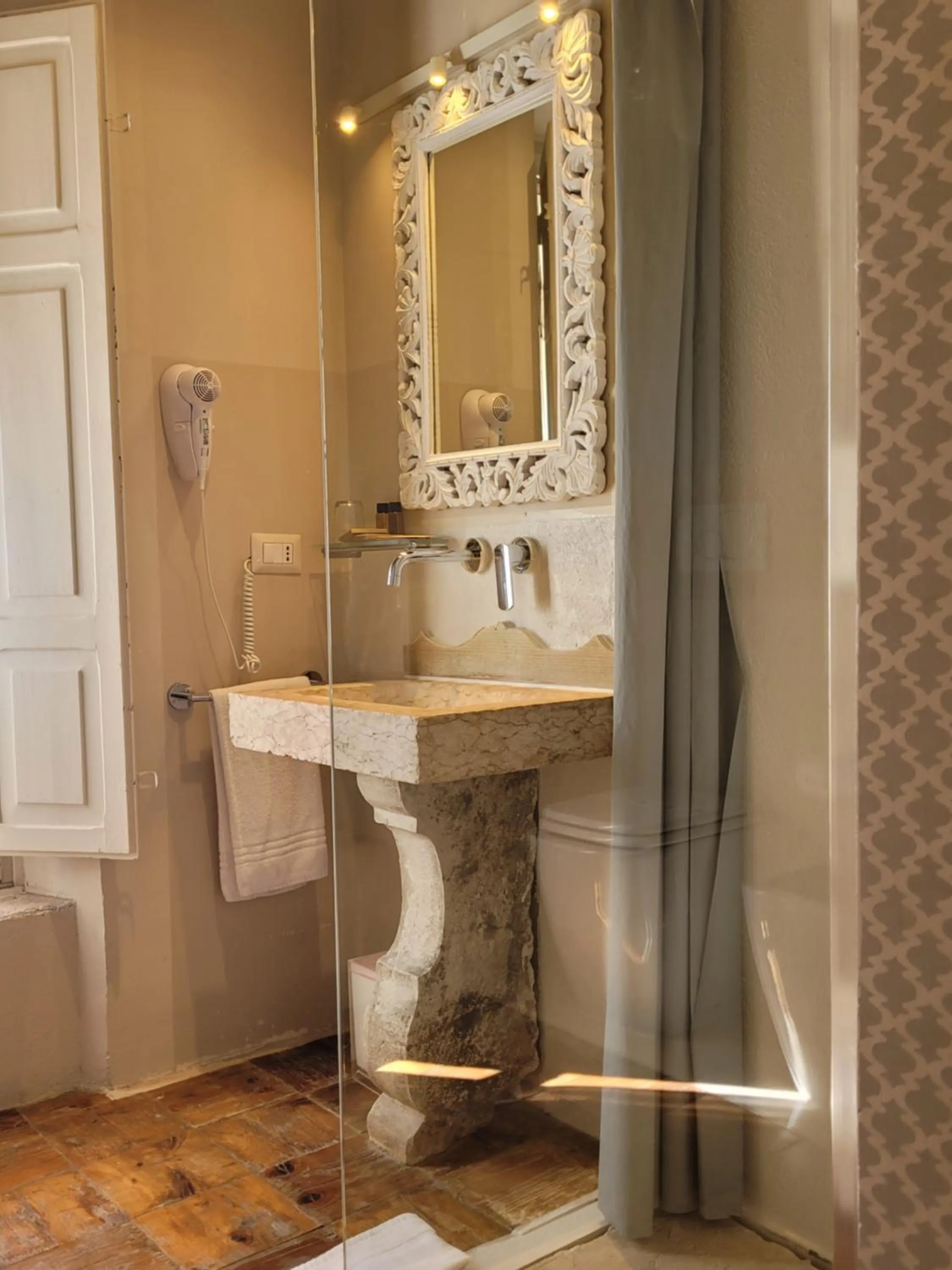 Shower in Relais Casetta56