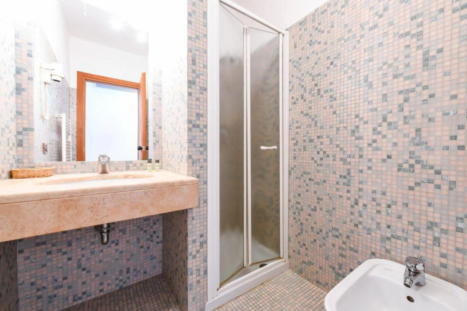 Shower in Hotel New Genziana