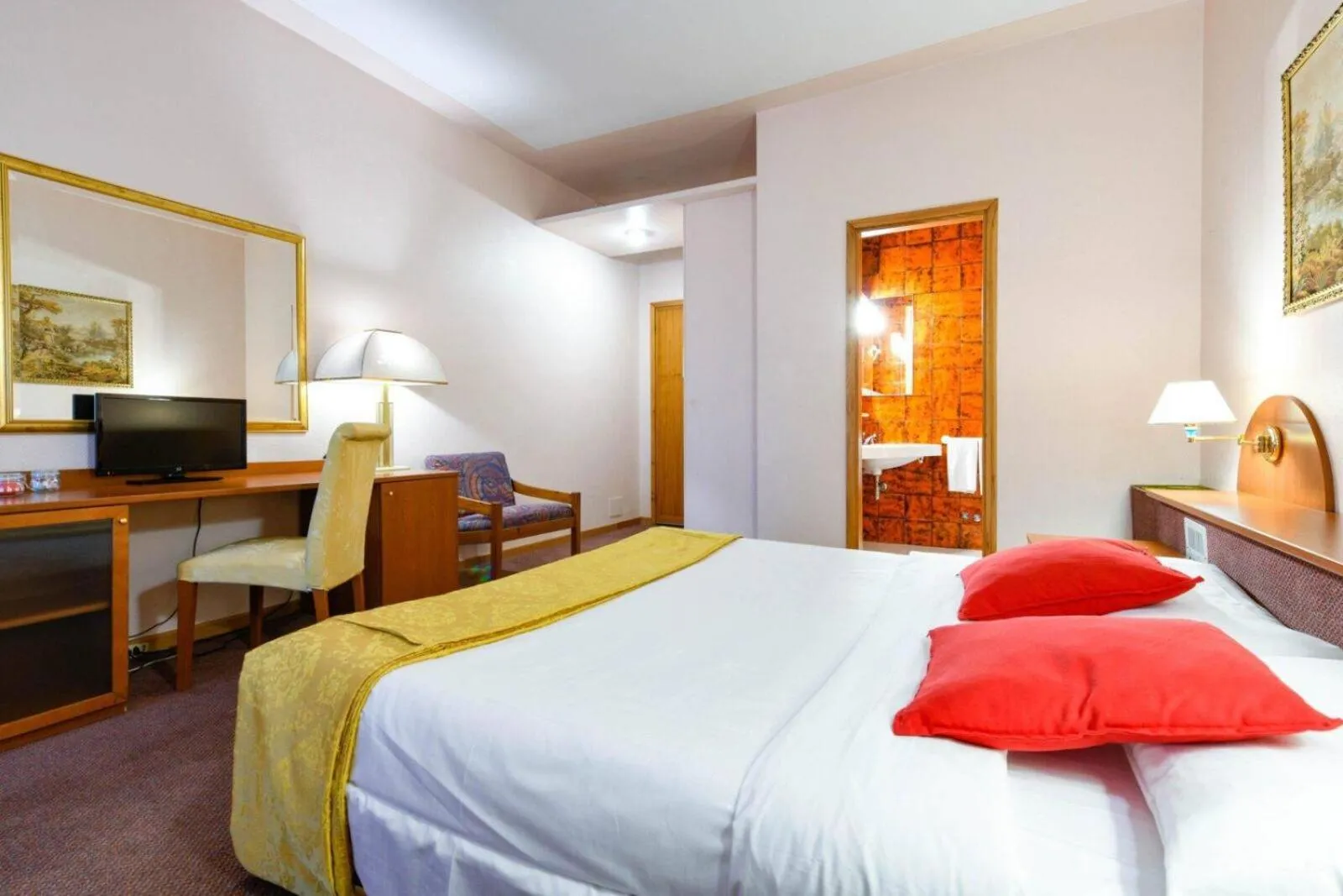 Bedroom, Bed in Hotel New Genziana