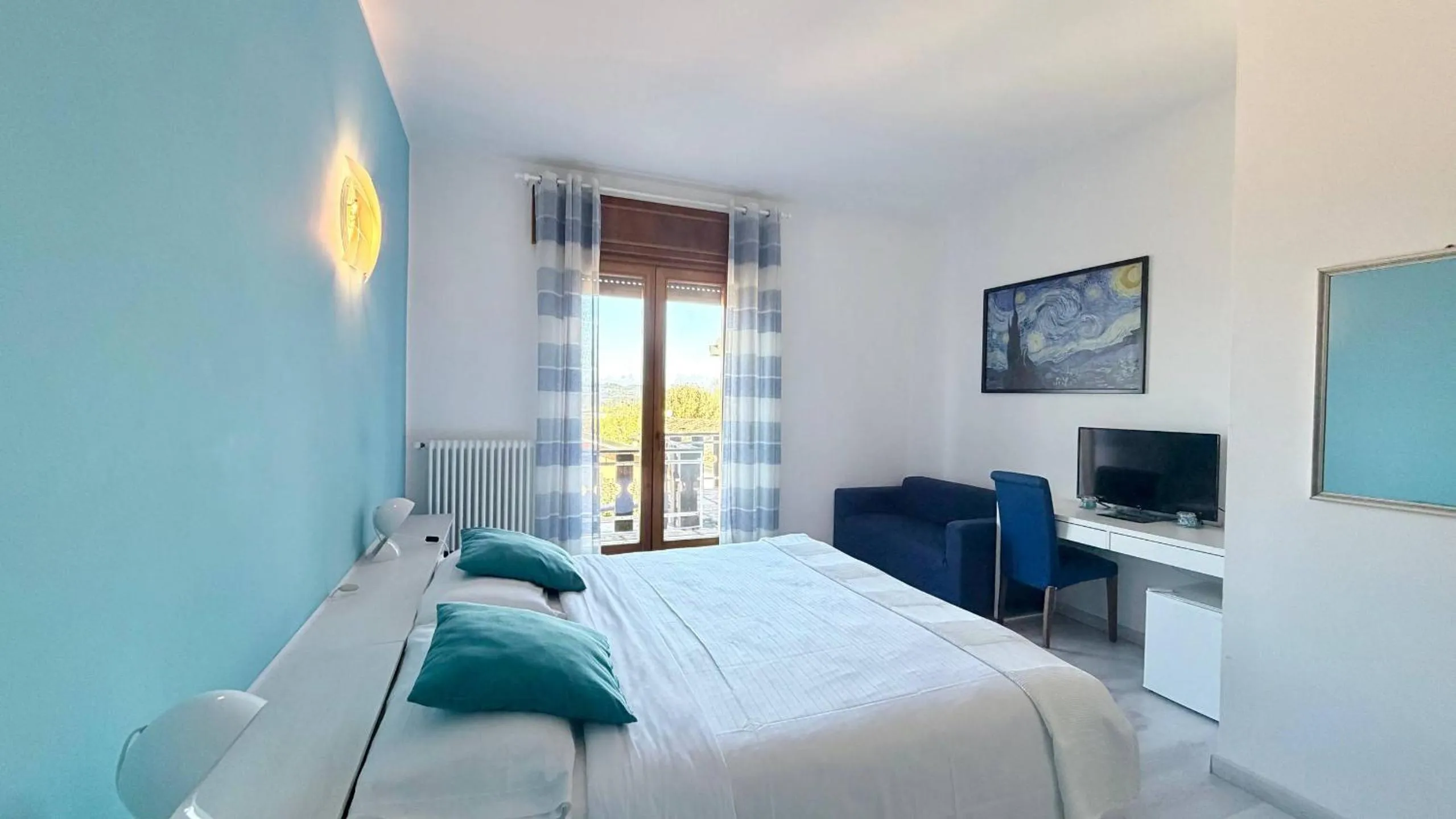 Balcony/Terrace, Bed in Hotel New Genziana