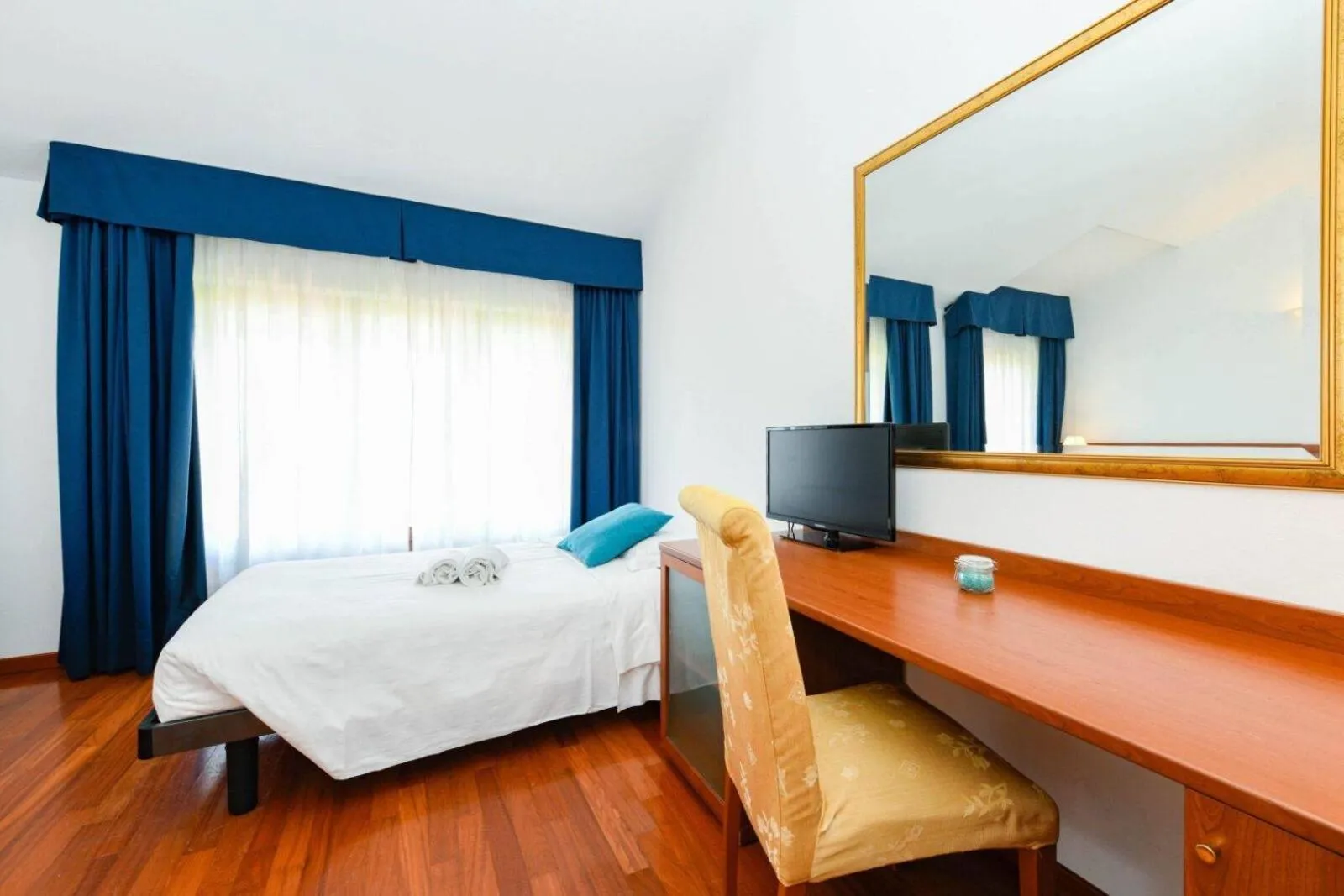 Bedroom, Bed in Hotel New Genziana