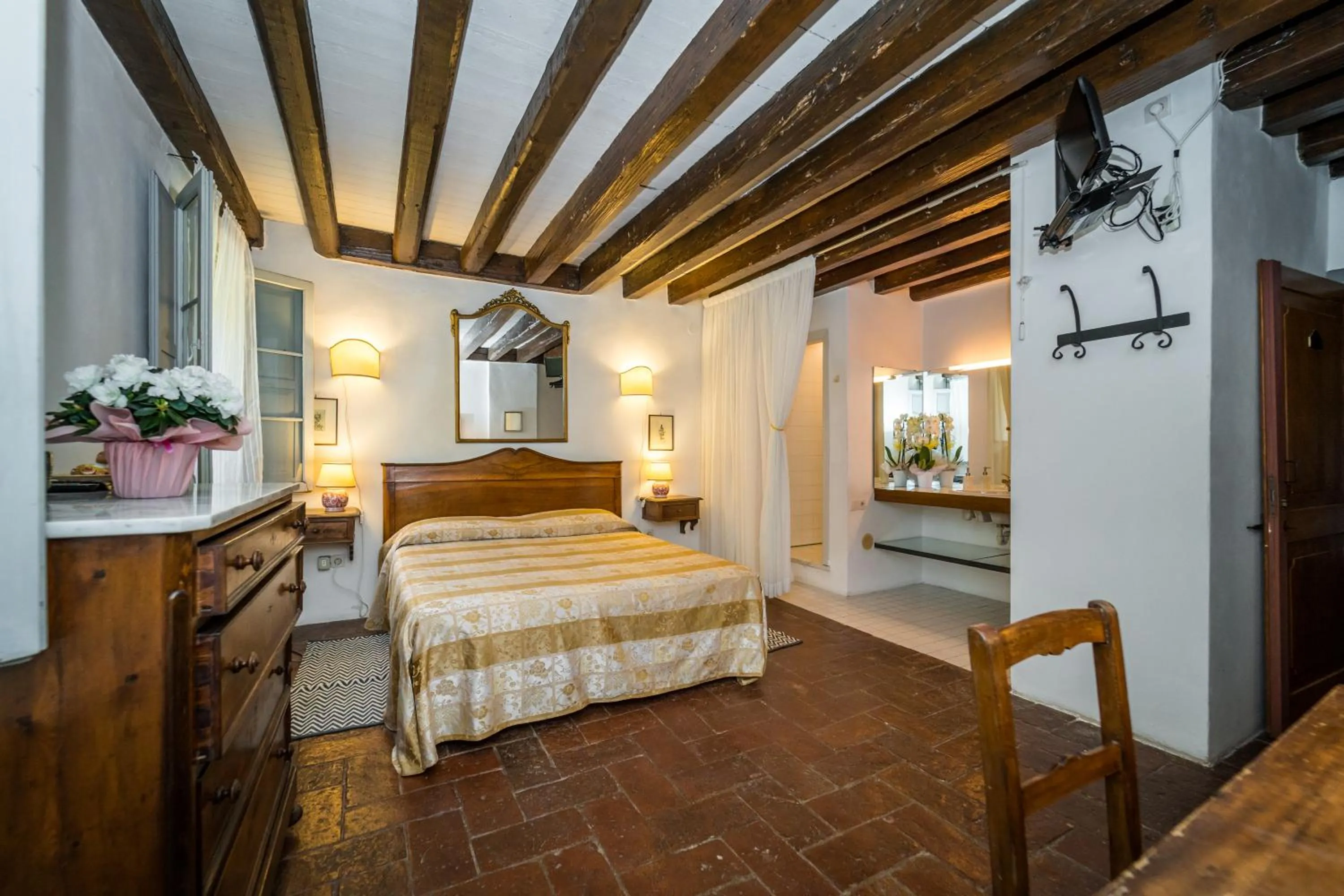 Photo of the whole room, Bed in Agriturismo Tenuta Castel Venezze