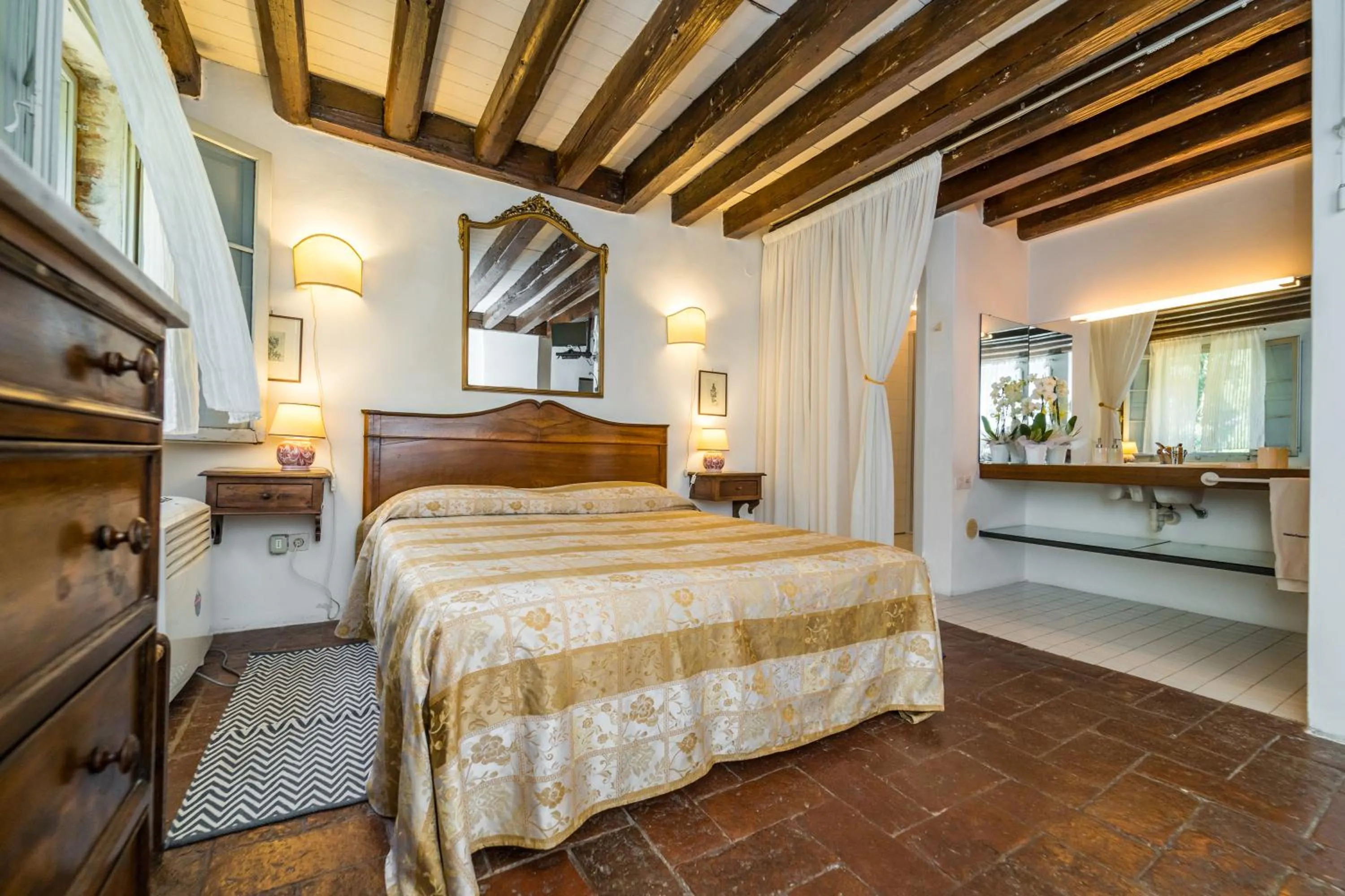 Photo of the whole room, Bed in Agriturismo Tenuta Castel Venezze