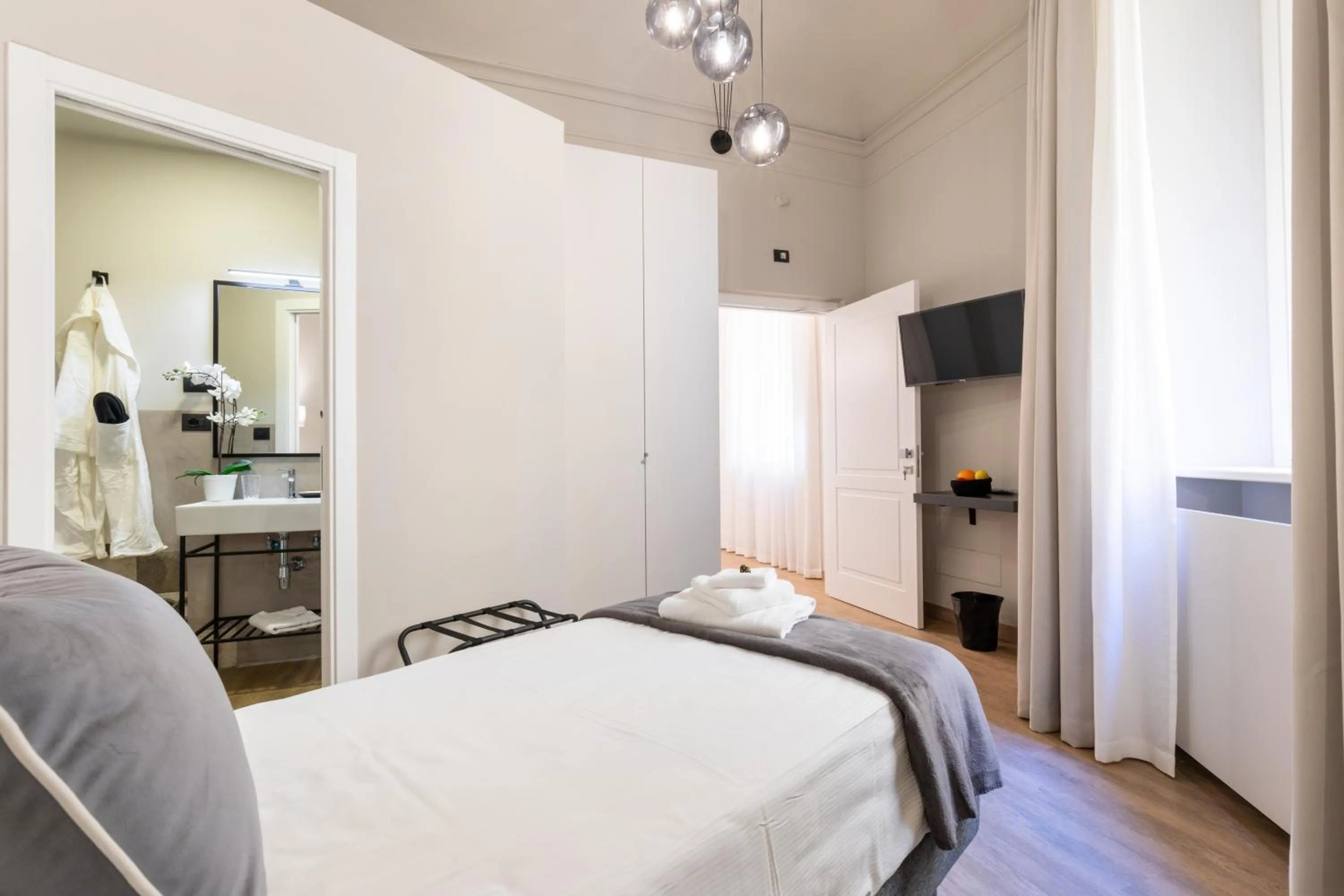 Bed in Foresteria di Piazza Cavour - Luxury Suites & Guest House