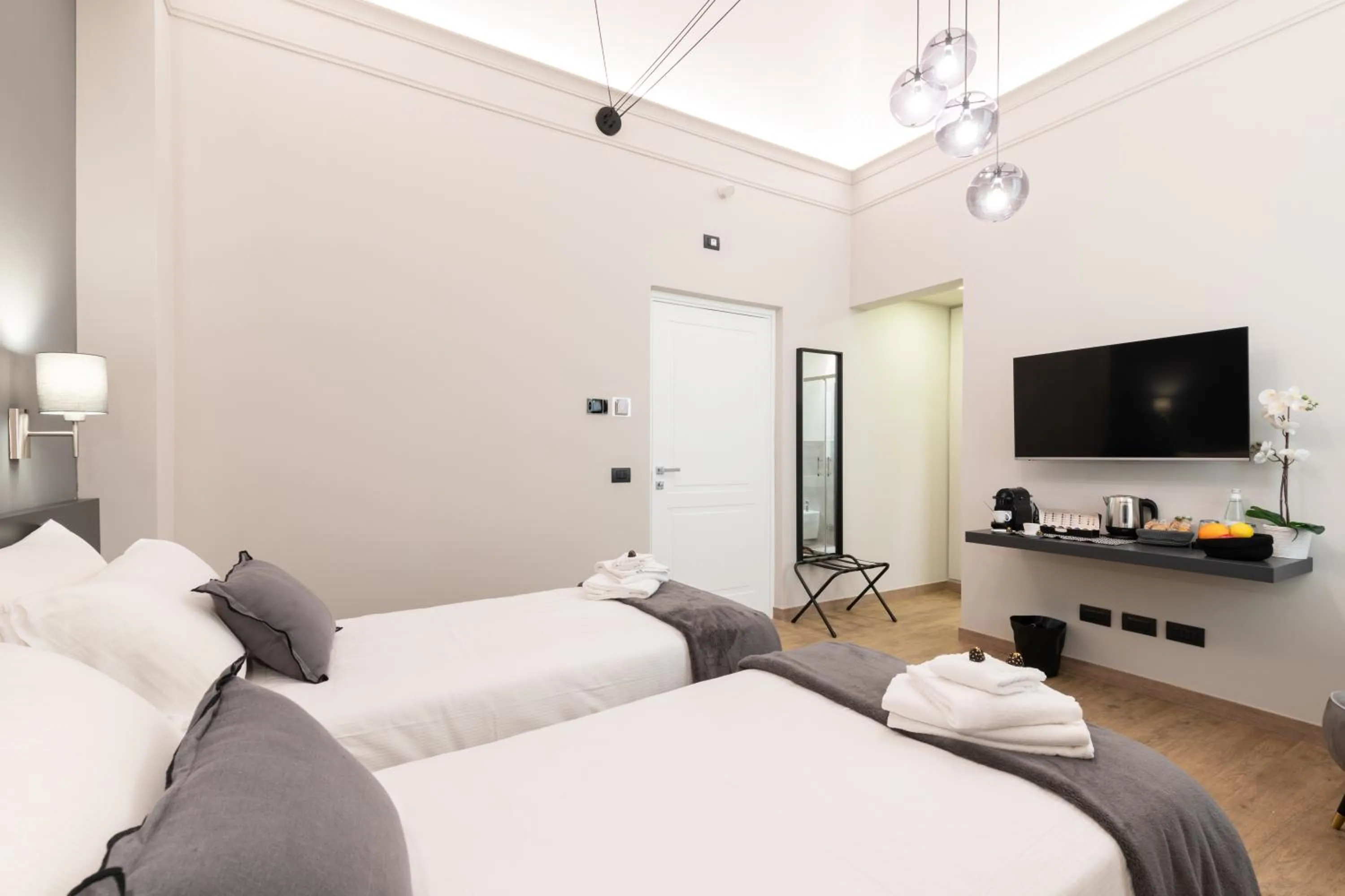 Bed in Foresteria di Piazza Cavour - Luxury Suites & Guest House
