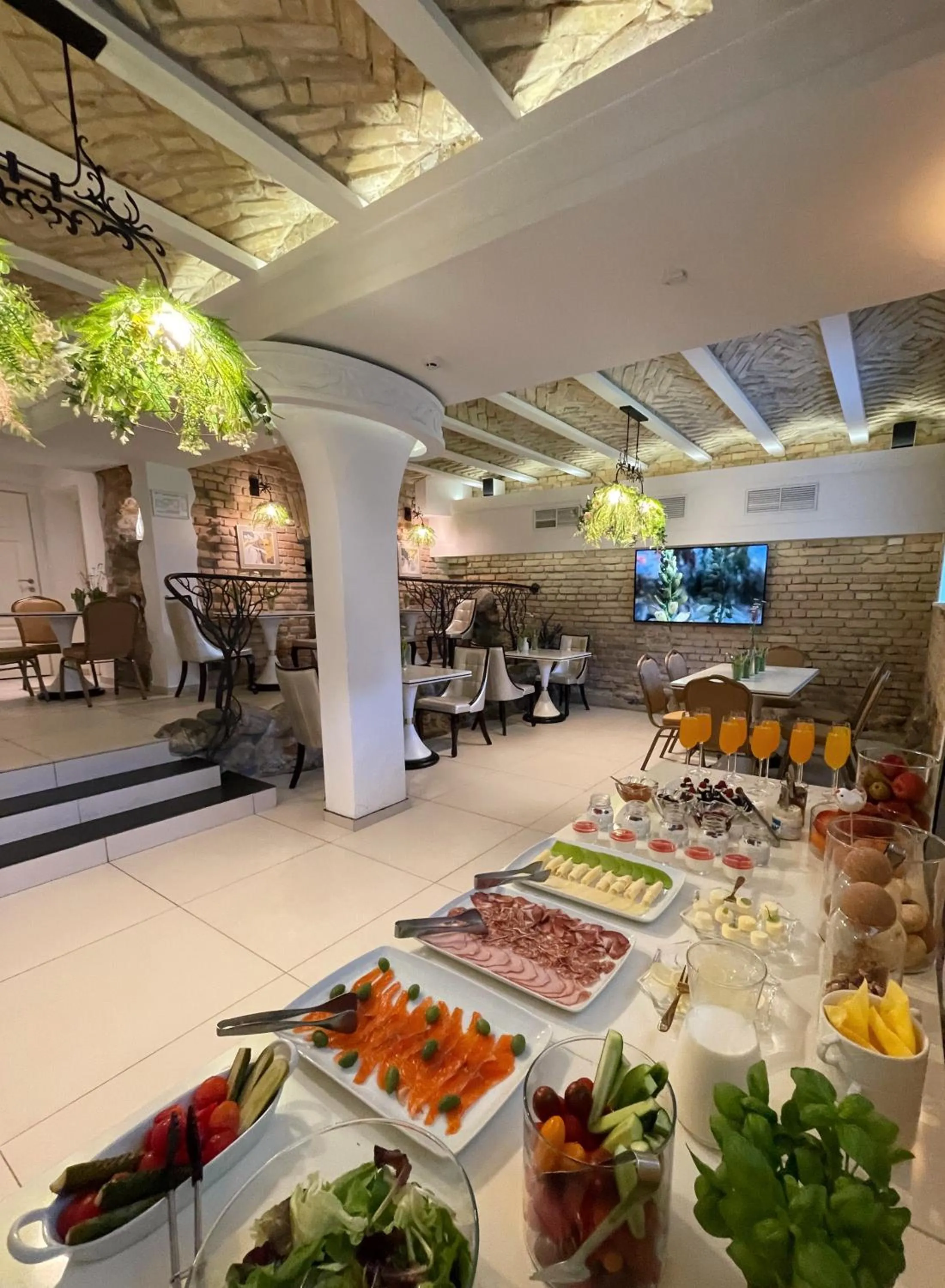 Restaurant/places to eat in Moon Garden Old Town Hotel