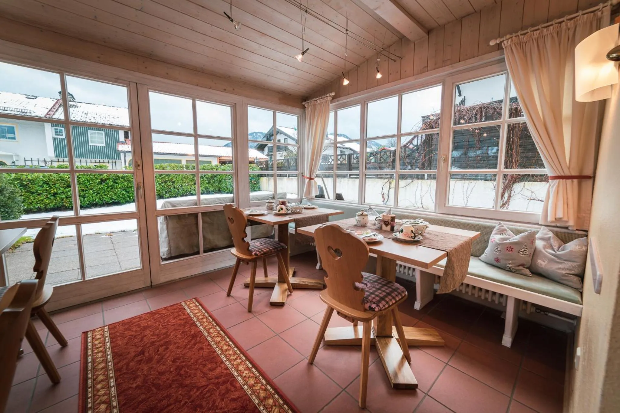 Restaurant/places to eat in Hotel Garni Landhaus Traunbachhäusl