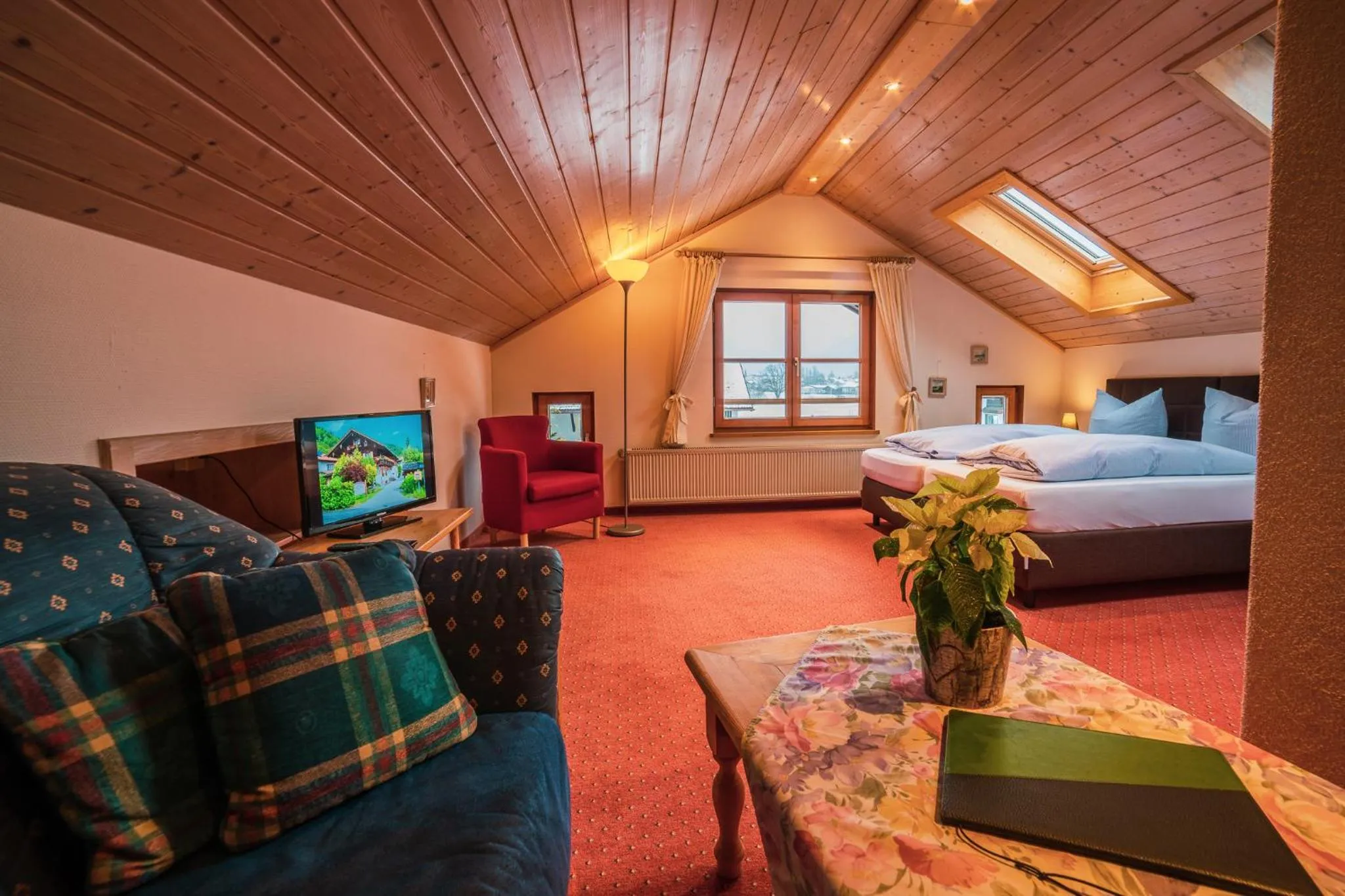 Bedroom, Bed in Hotel Garni Landhaus Traunbachhäusl