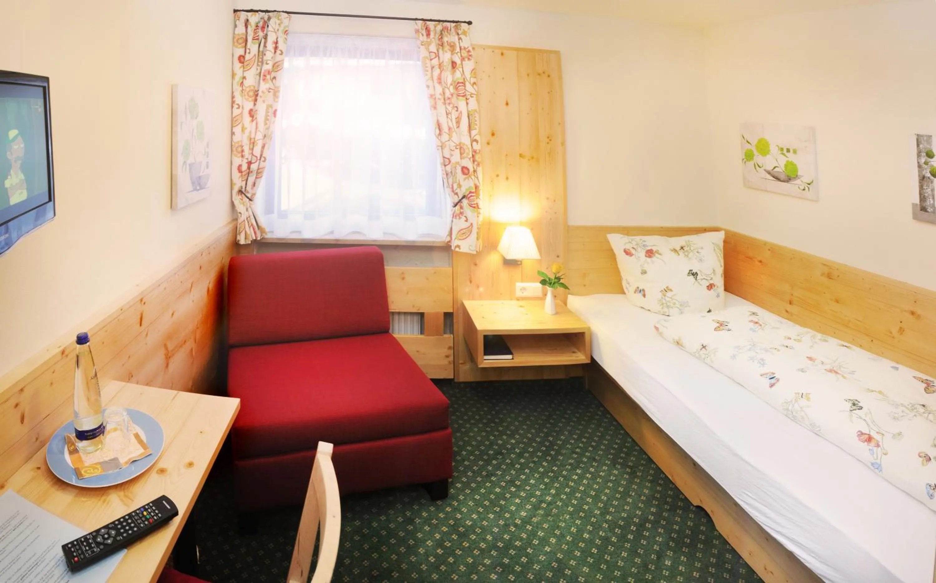 Photo of the whole room, Bed in Hotel Garni Landhaus Traunbachhäusl