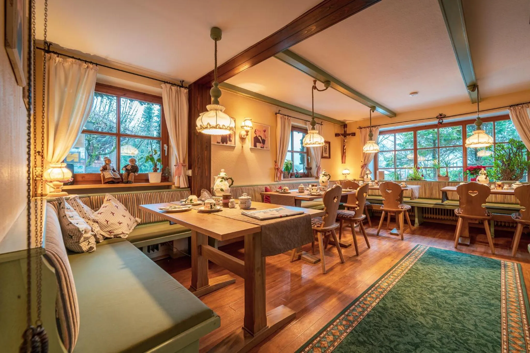 Restaurant/places to eat in Hotel Garni Landhaus Traunbachhäusl