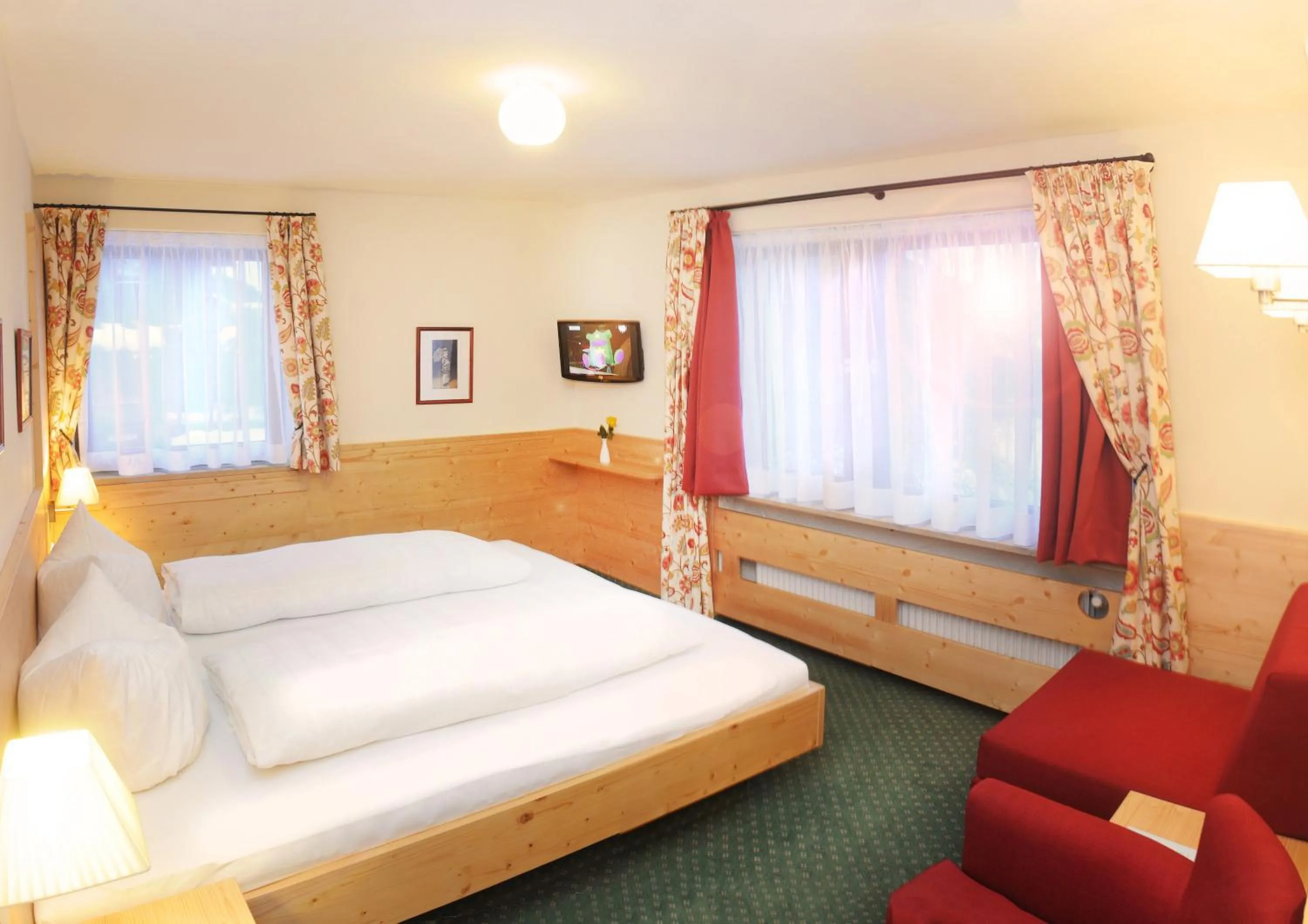 Photo of the whole room, Bed in Hotel Garni Landhaus Traunbachhäusl