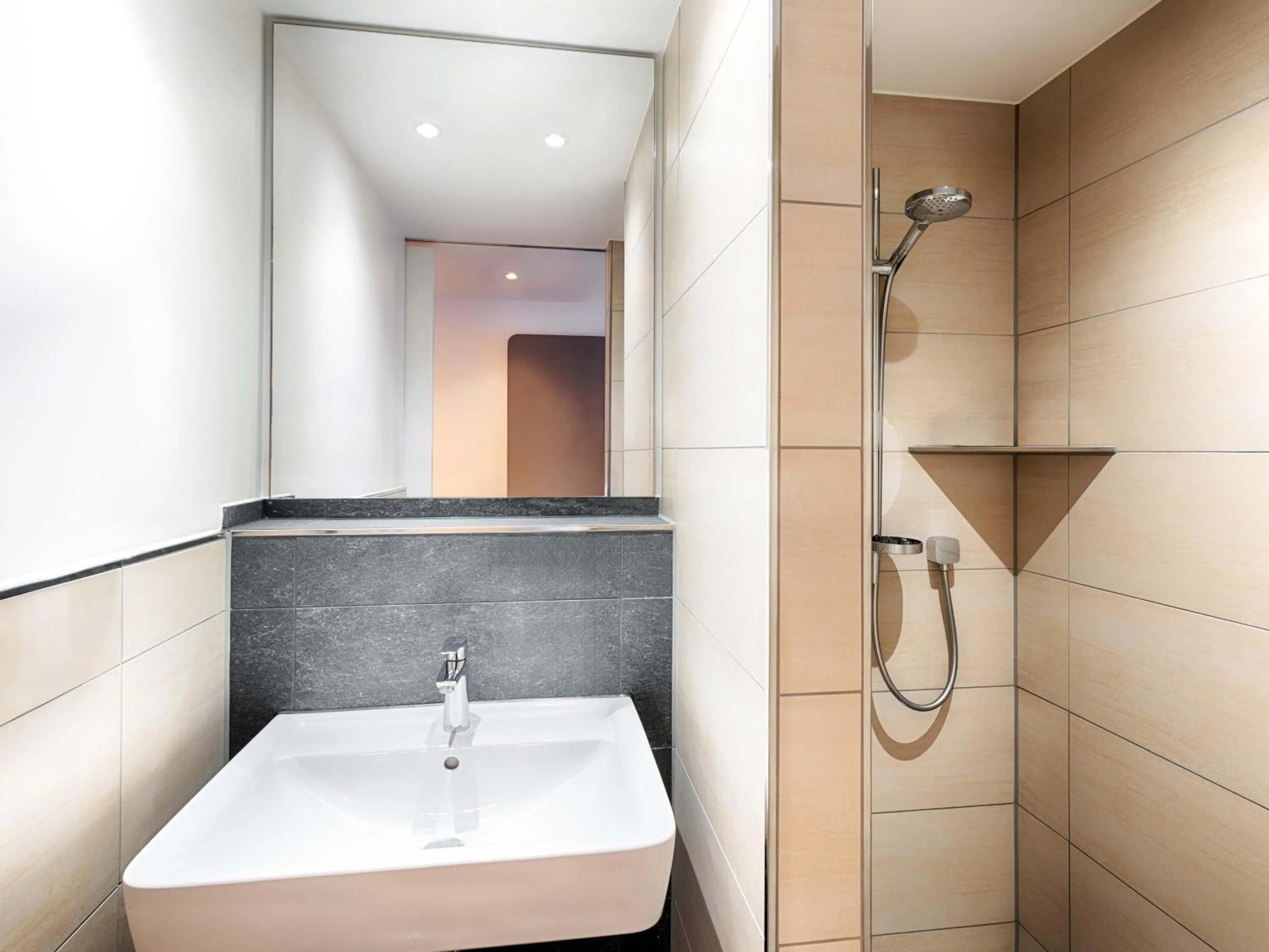 Shower in B&B Hotel Augsburg-West