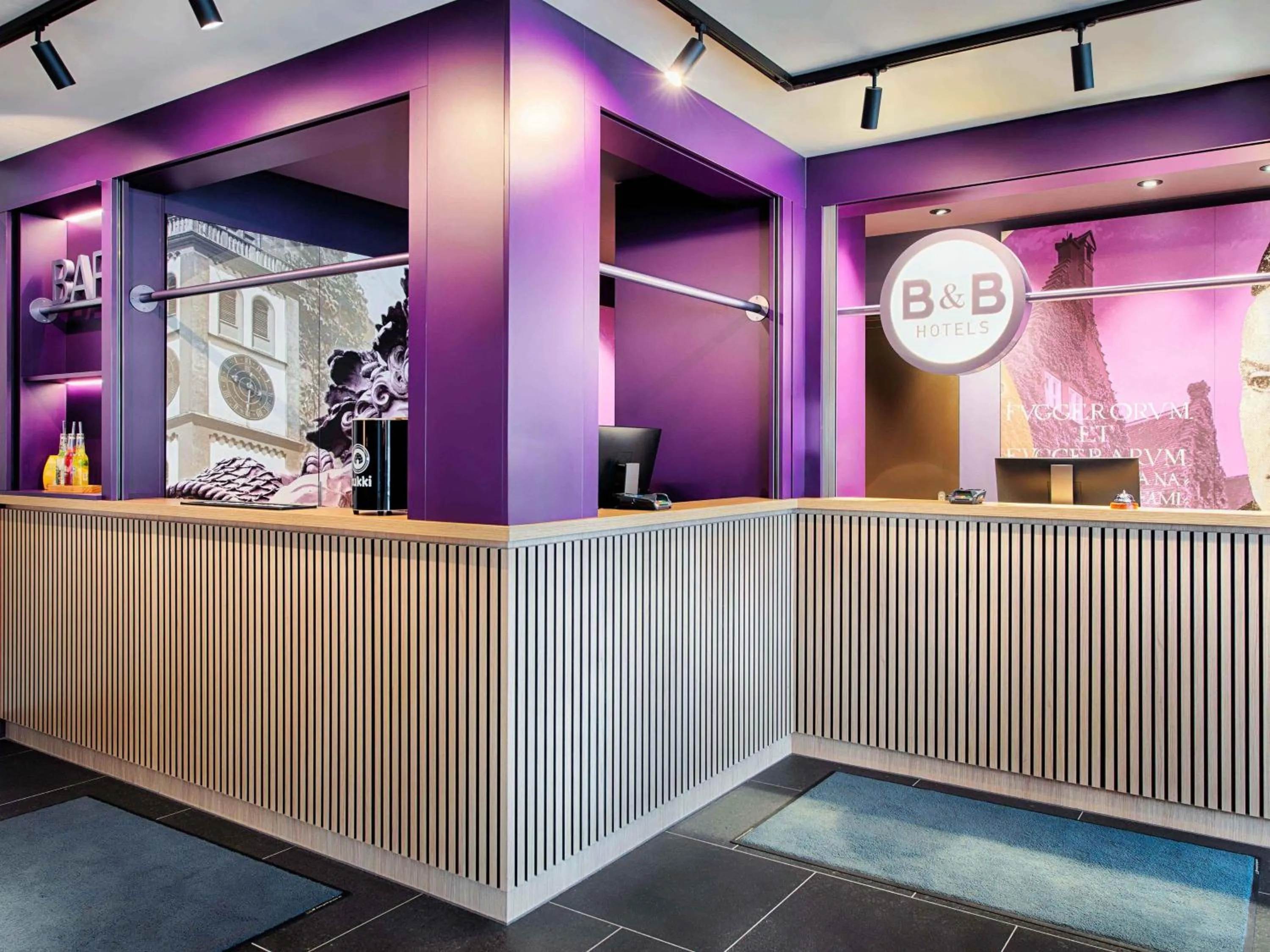 Lobby or reception in B&B Hotel Augsburg-West