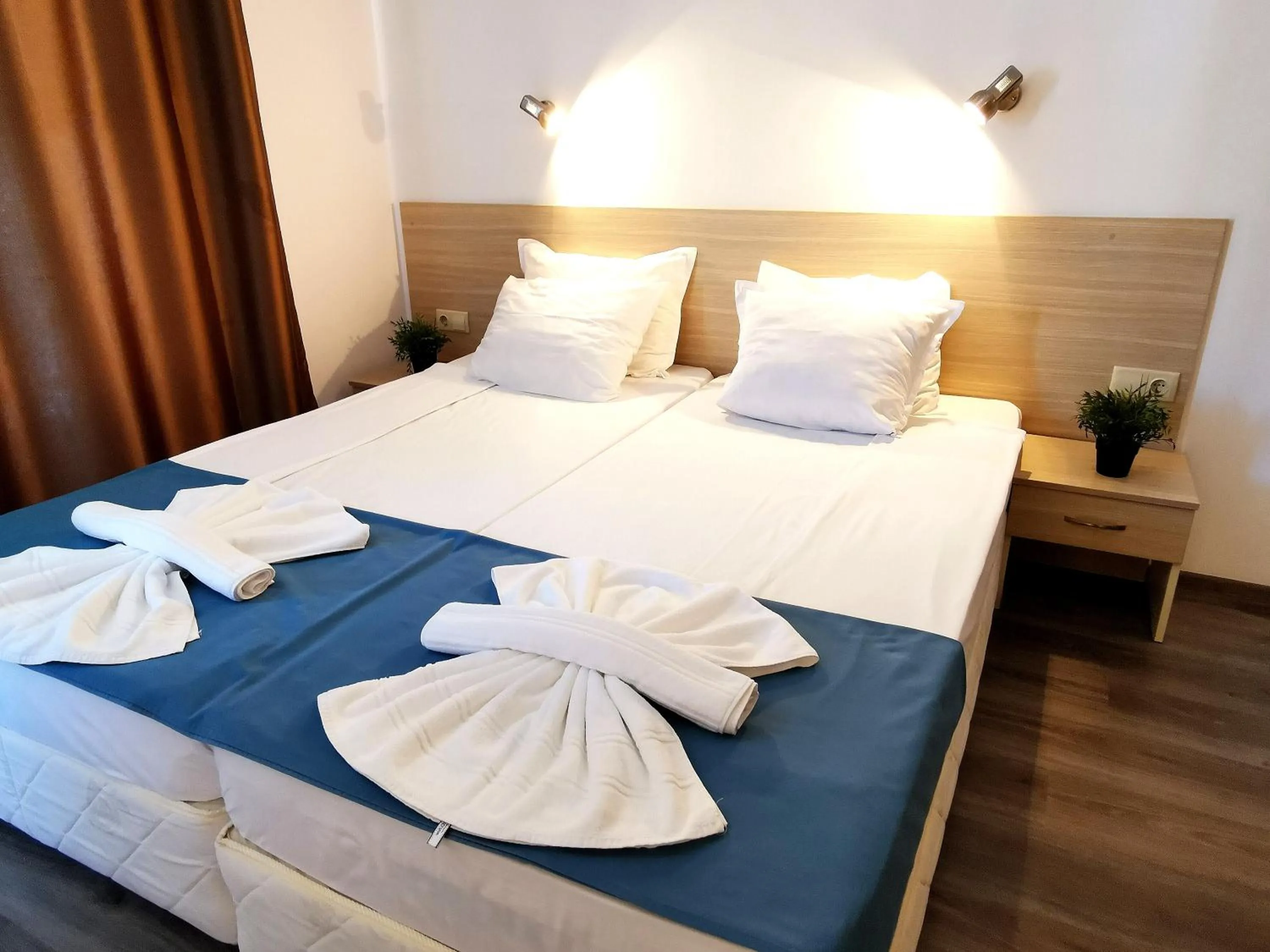 Photo of the whole room in Hotel Largo Beach