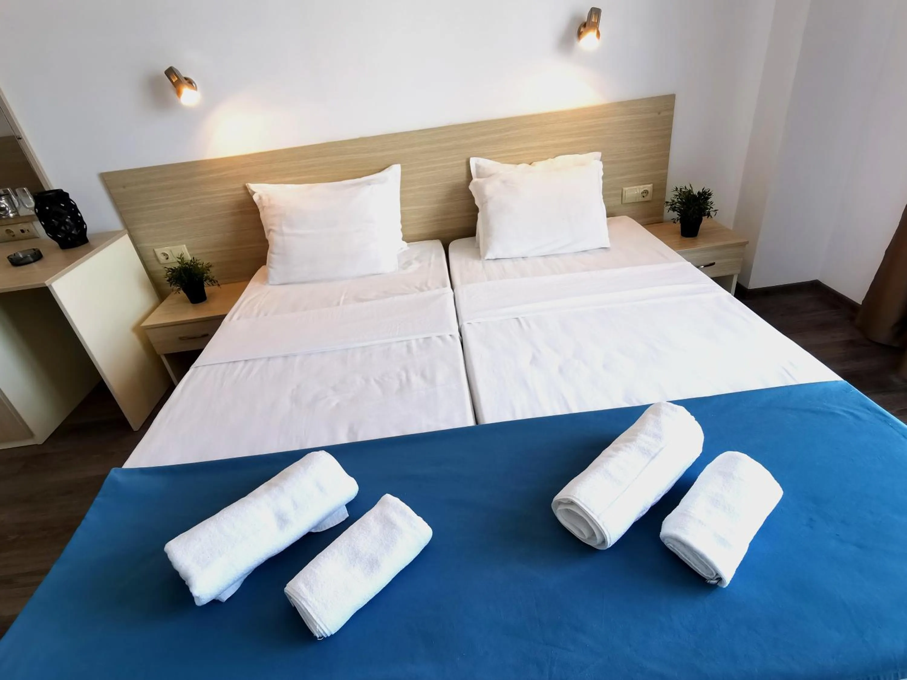 Photo of the whole room in Hotel Largo Beach