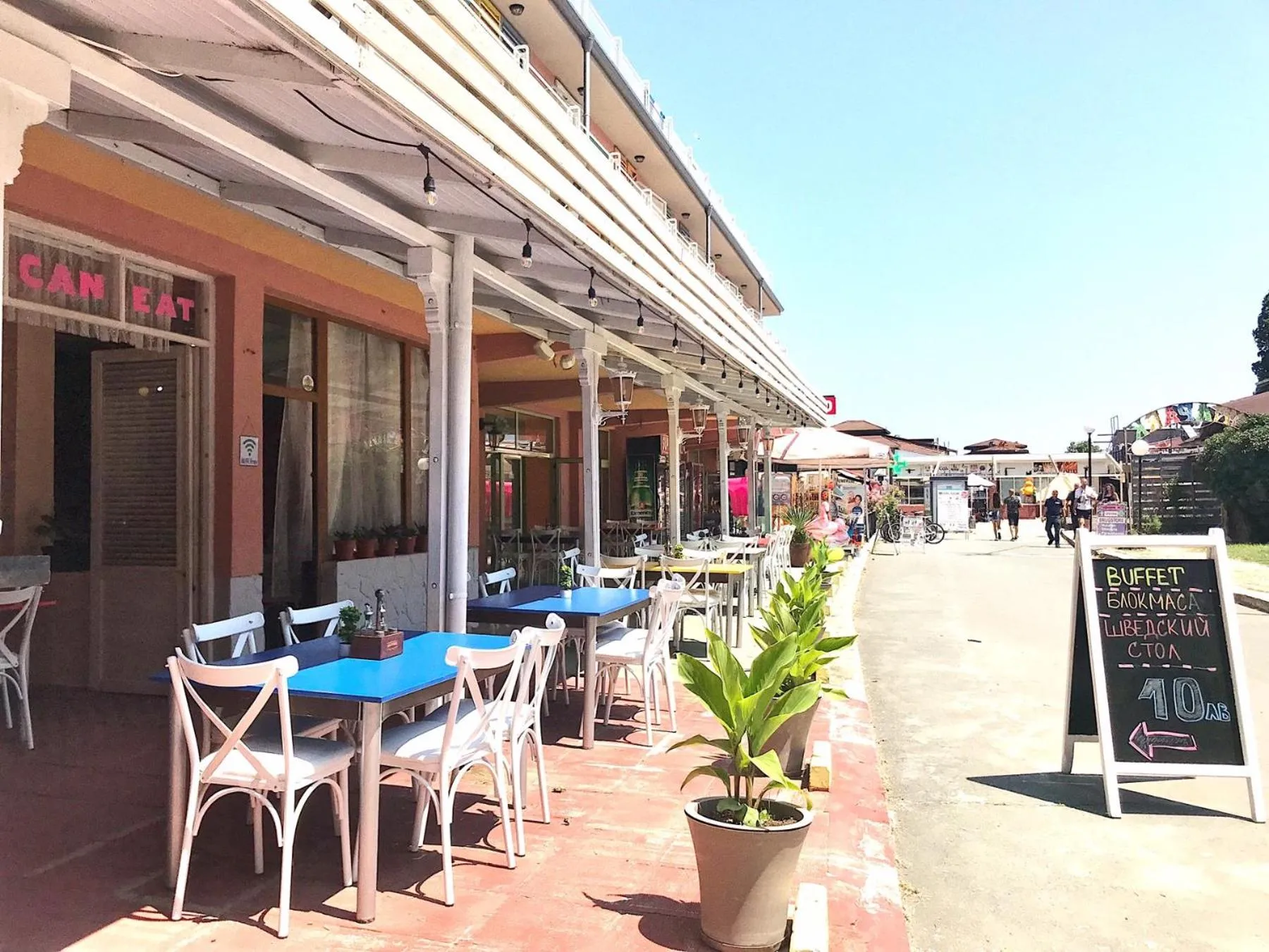 Restaurant/places to eat in Hotel Largo Beach