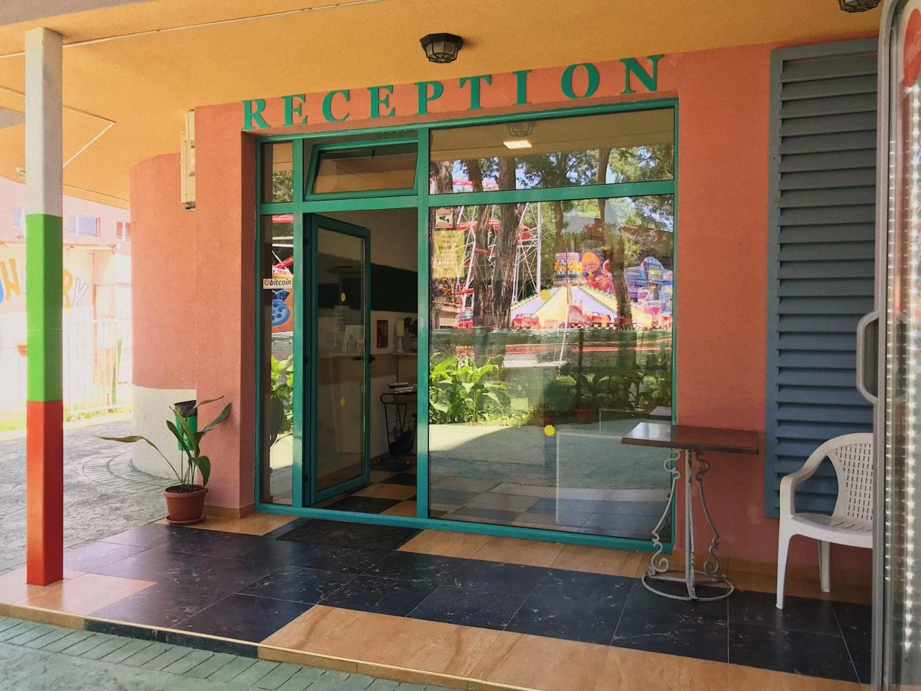 Property building in Hotel Largo Beach