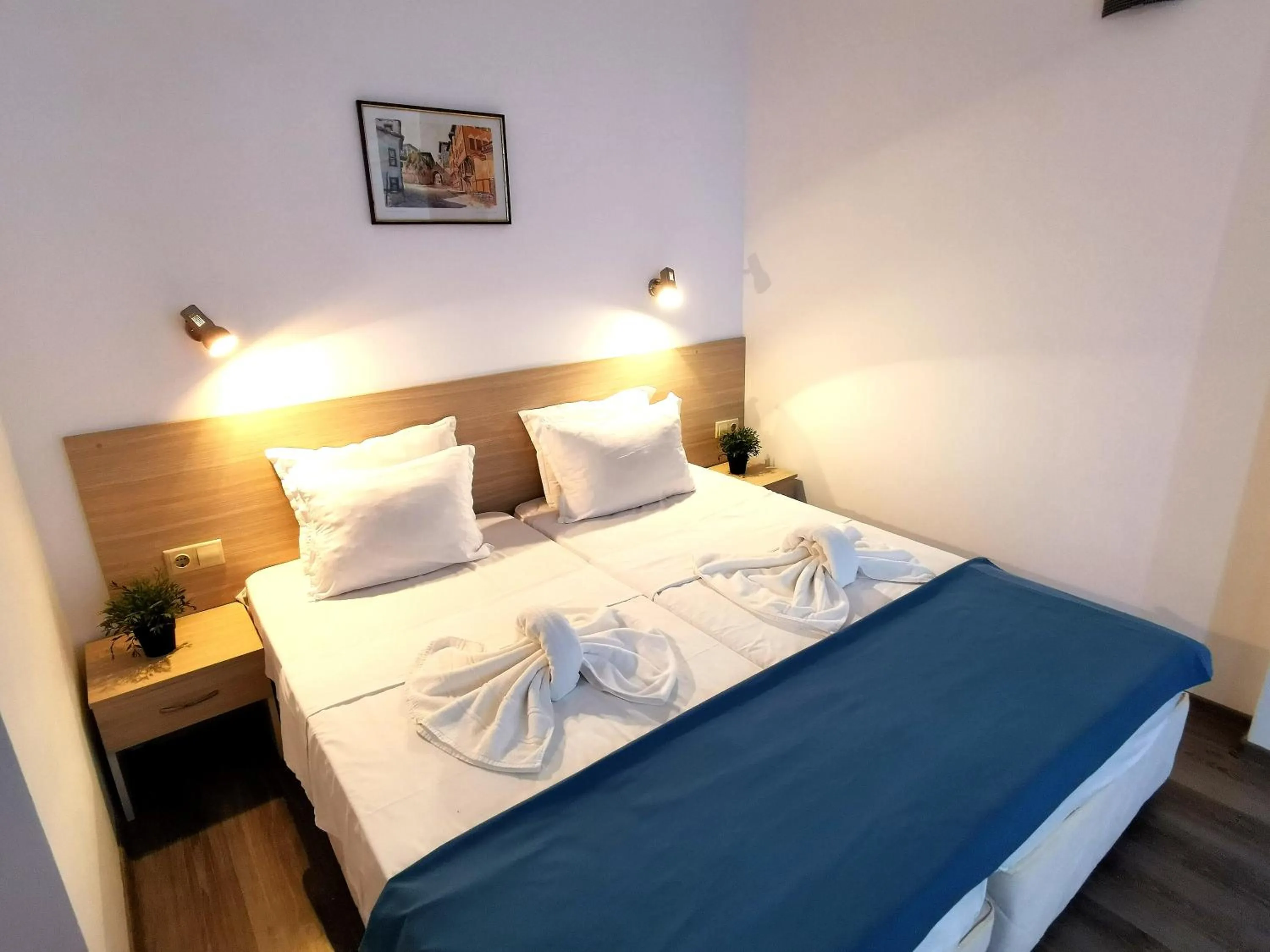 Photo of the whole room in Hotel Largo Beach